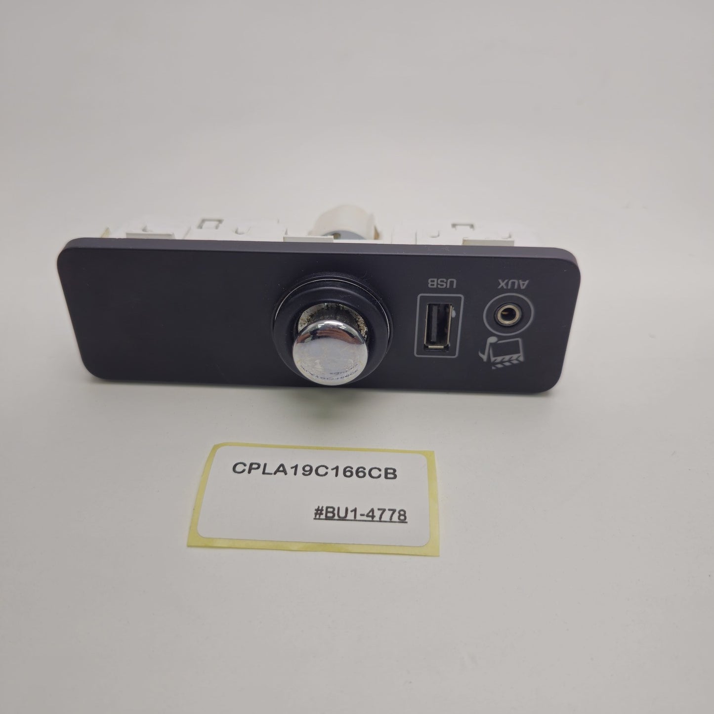 2014 Land Rover Range Rover Centre Console USB AUX Socket Panel CPLA19C166CB