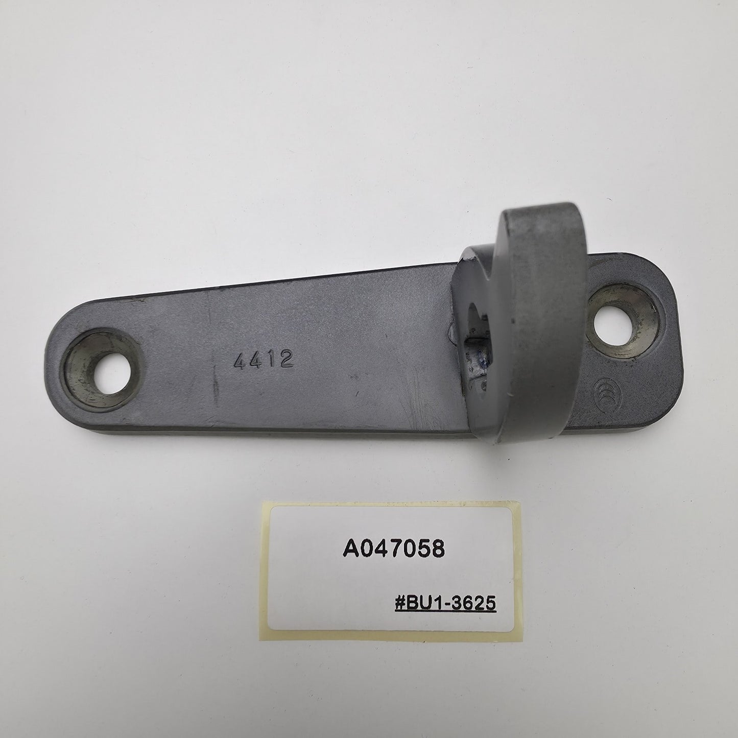 2021 BMW 3 DOOR HINGE A047058