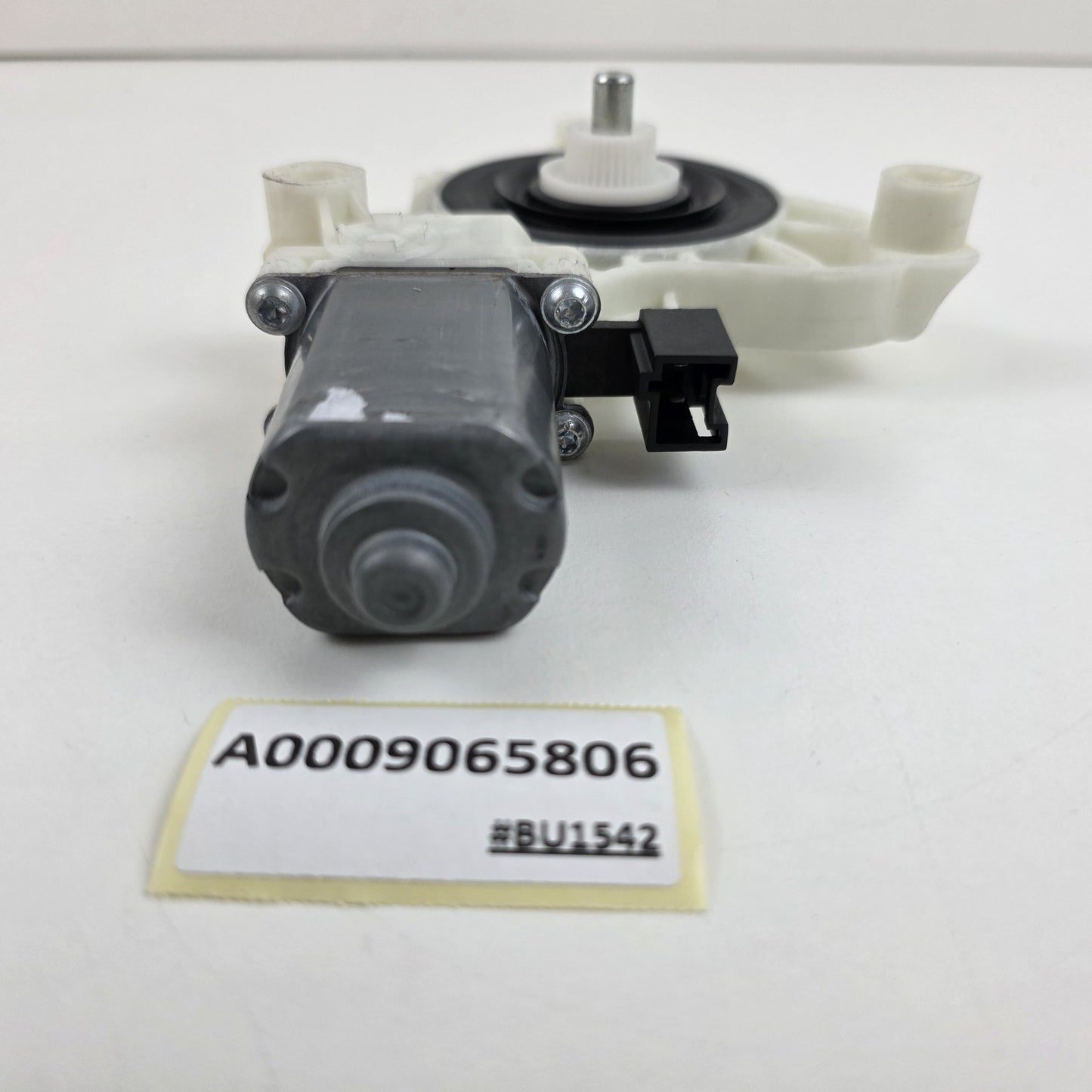 2019-2022 Mercedes-Benz EQB Front Left Door Window Regulator Motor A0009065806