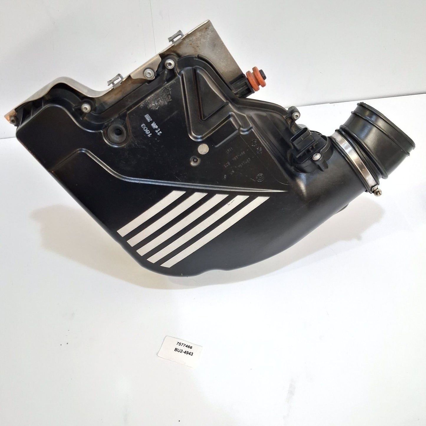2010-2013 BMW 550i Air Intake Cleaner Filter Housing Box Right 7577466