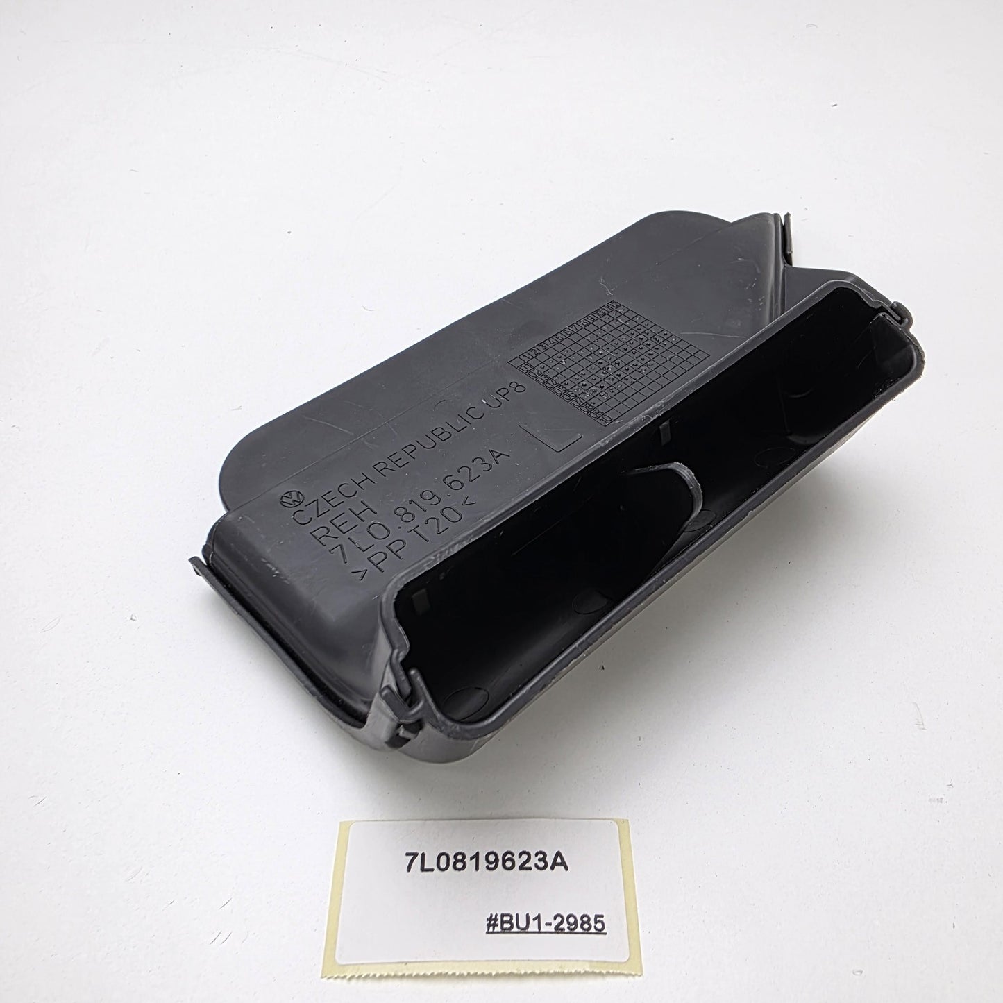 2006 Volkswagen Touareg Instrument Dash Panel Lower Vent Left 7L0819623A