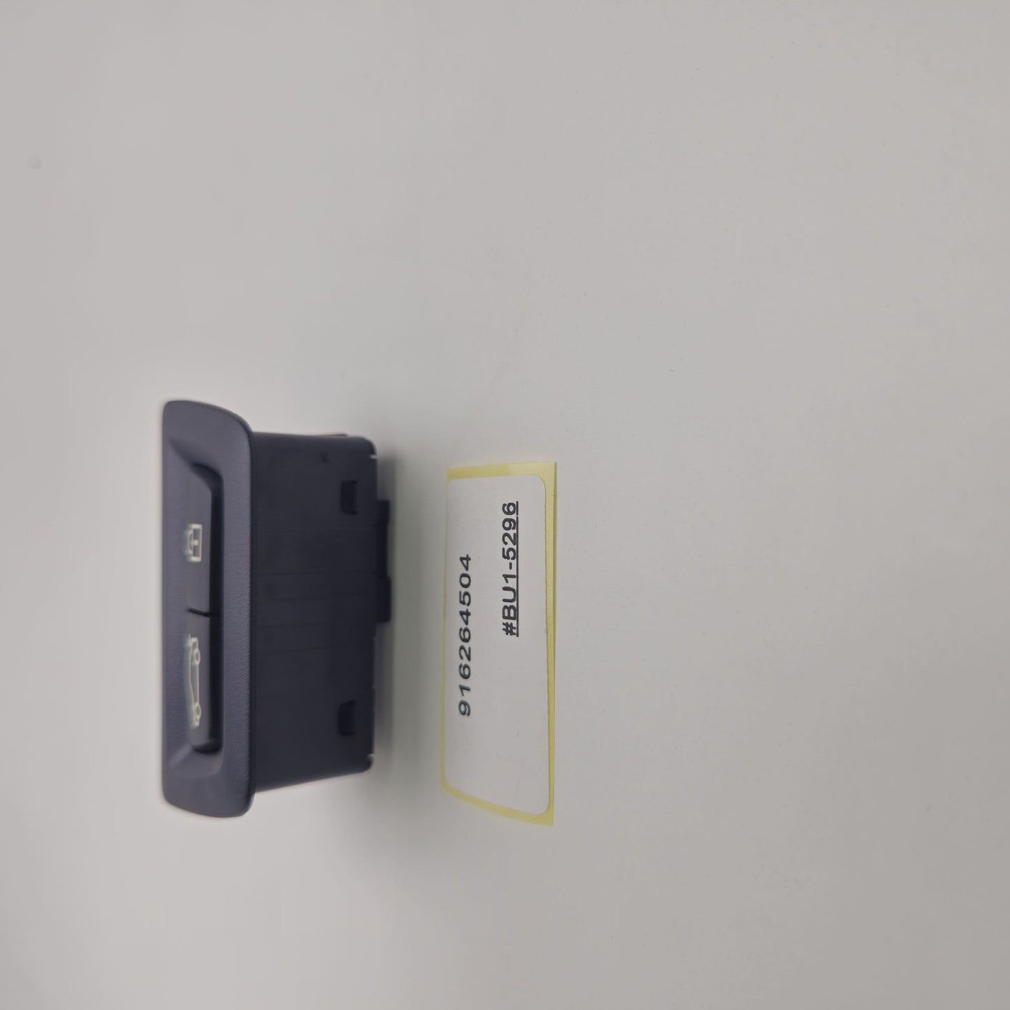 2012 BMW 750i Trunk Lid Central Lock Switch 916264504