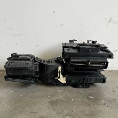 2010–2012 AUDI A4 BLOWER HOUSING MOTOR CASE ASSEMBLY USED OEM 8K1820356B