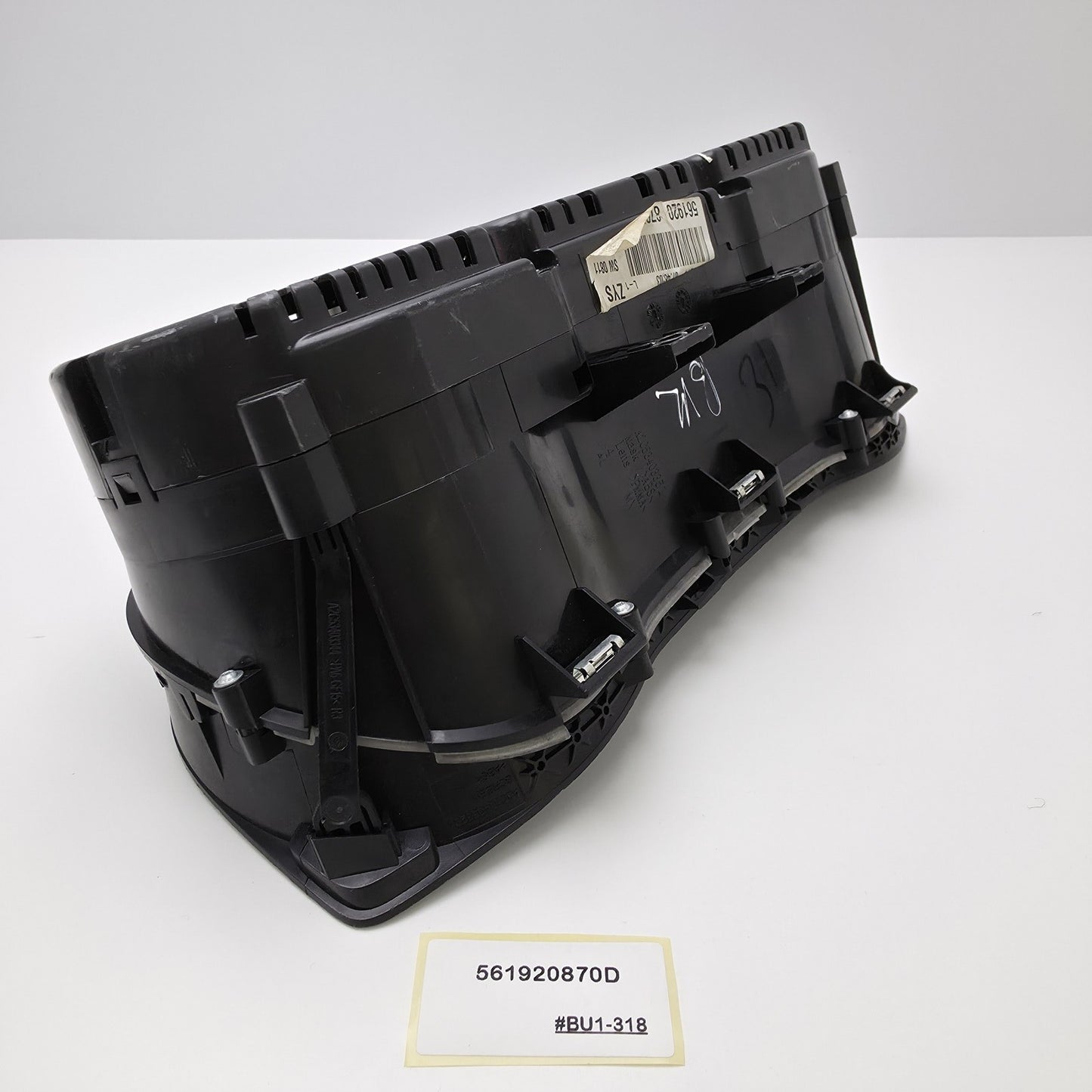 2015-2019 Volkswagen Passat Speedometer Cluster 561920870D