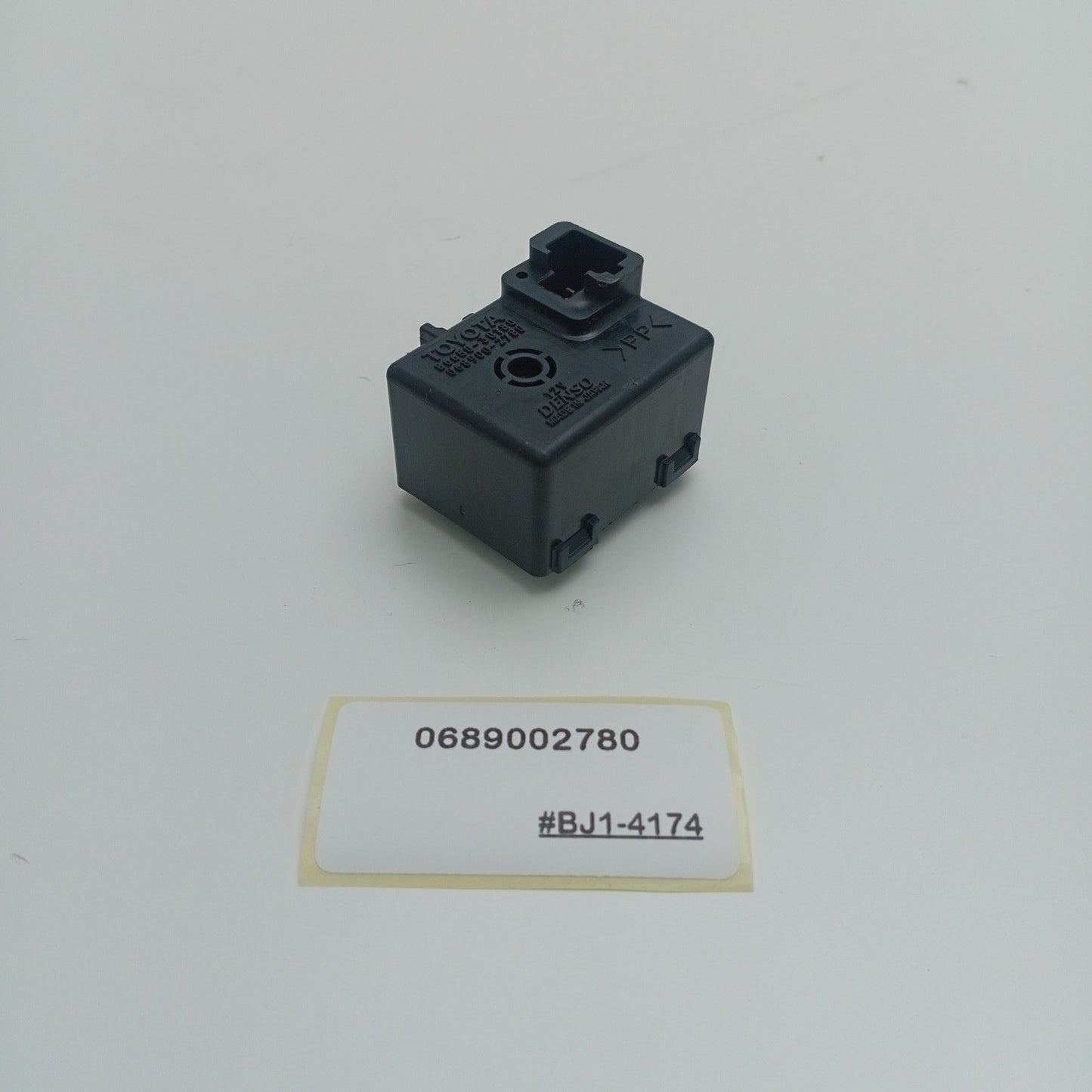 1998-2005 Lexus GS300 Buzzer Module Unit Assy 0689002780
