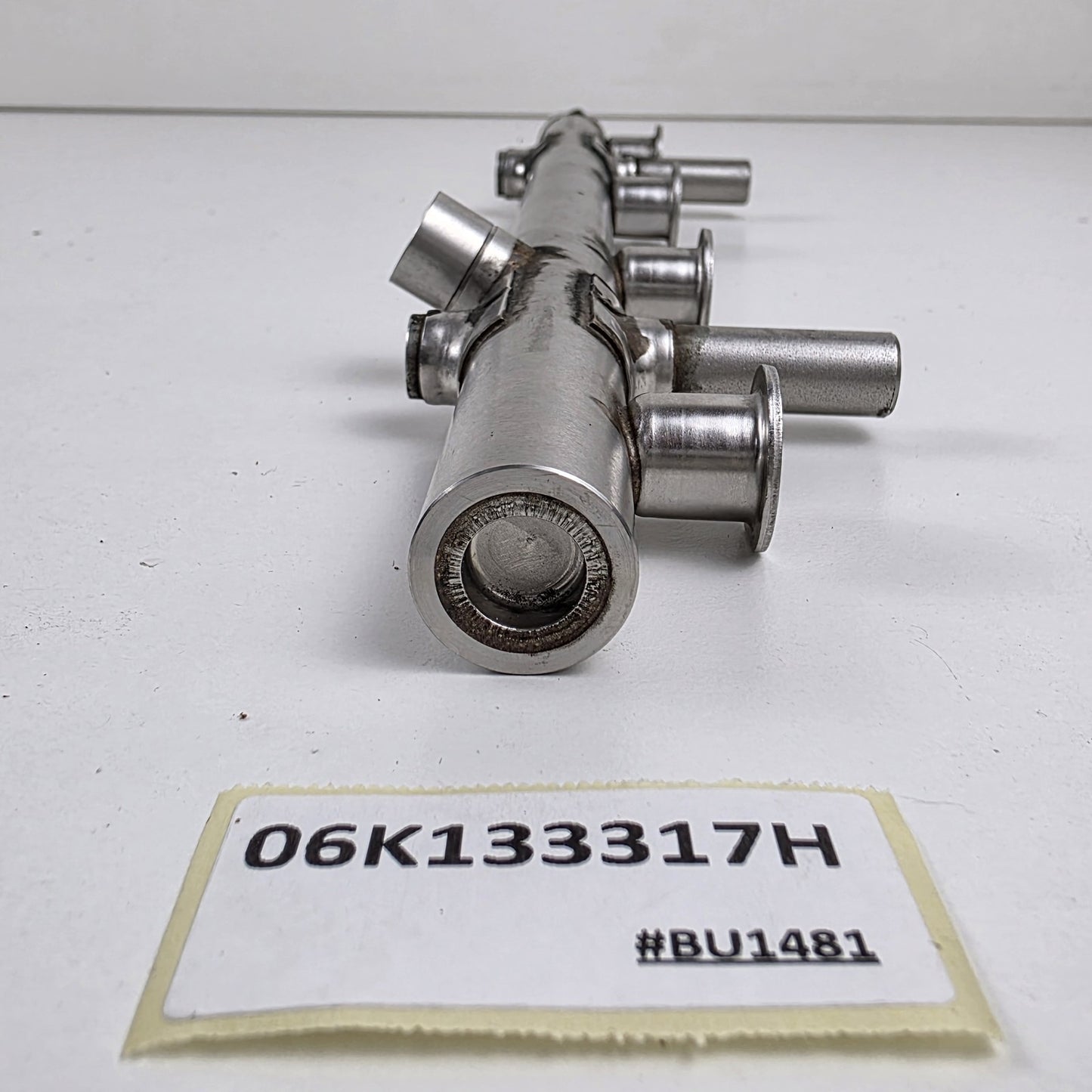 2014-2020 Volkswagen Atlas Fuel Distributor Rail 06K133317H