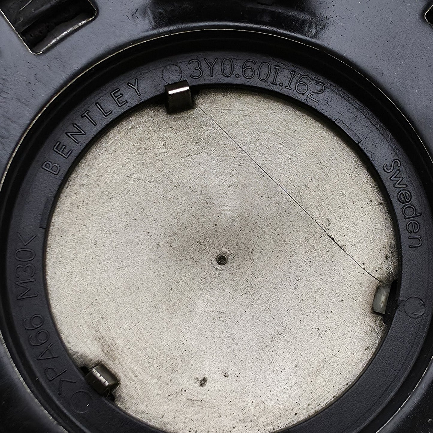 2019 Bentley Bentayga "B" WHEEL CENTER CAP 3Y0601162