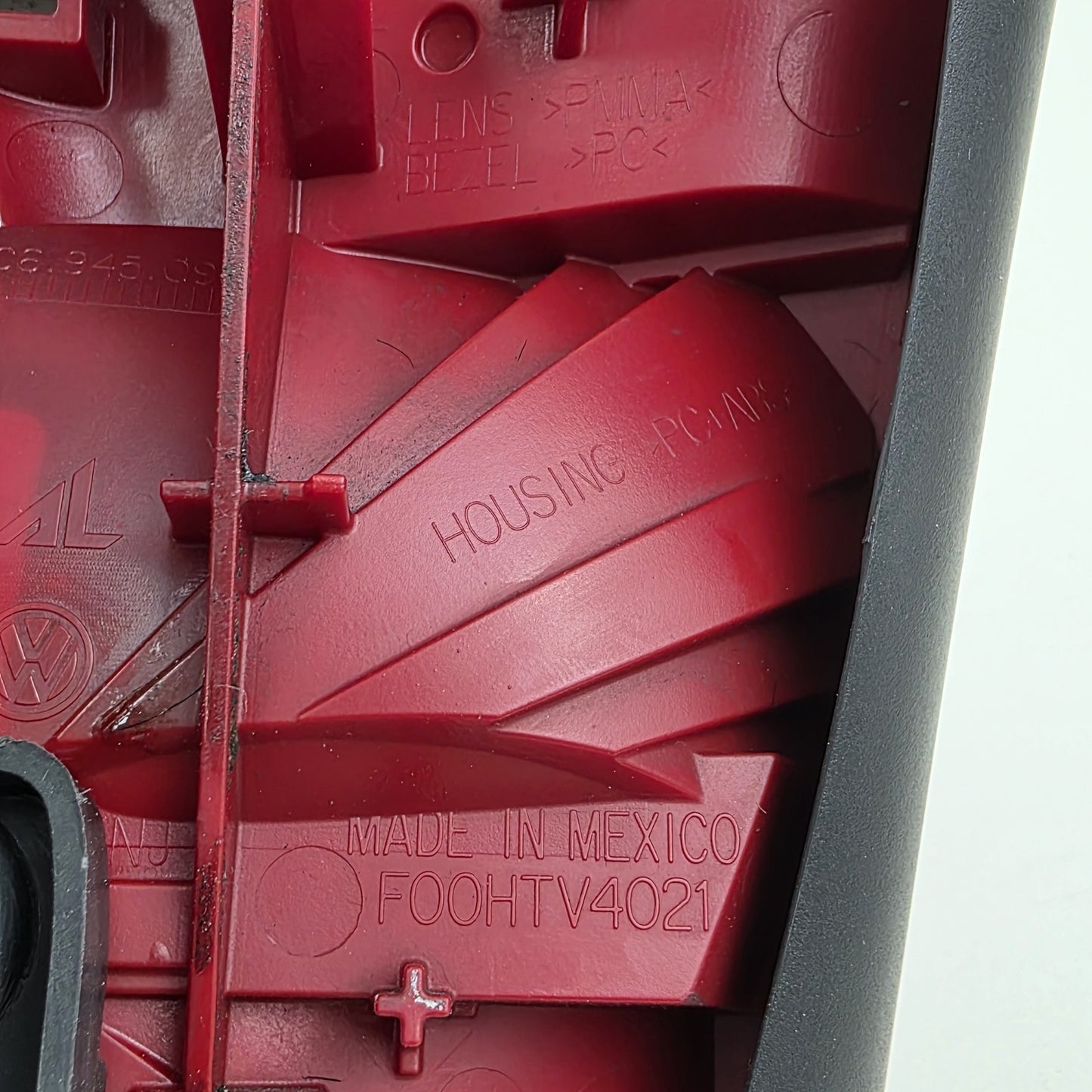 2011-2014 Volkswagen Jetta TAIL LIGHT ASSEMBLY DRIVER SIDE LEFT INNER 5C6945259A
