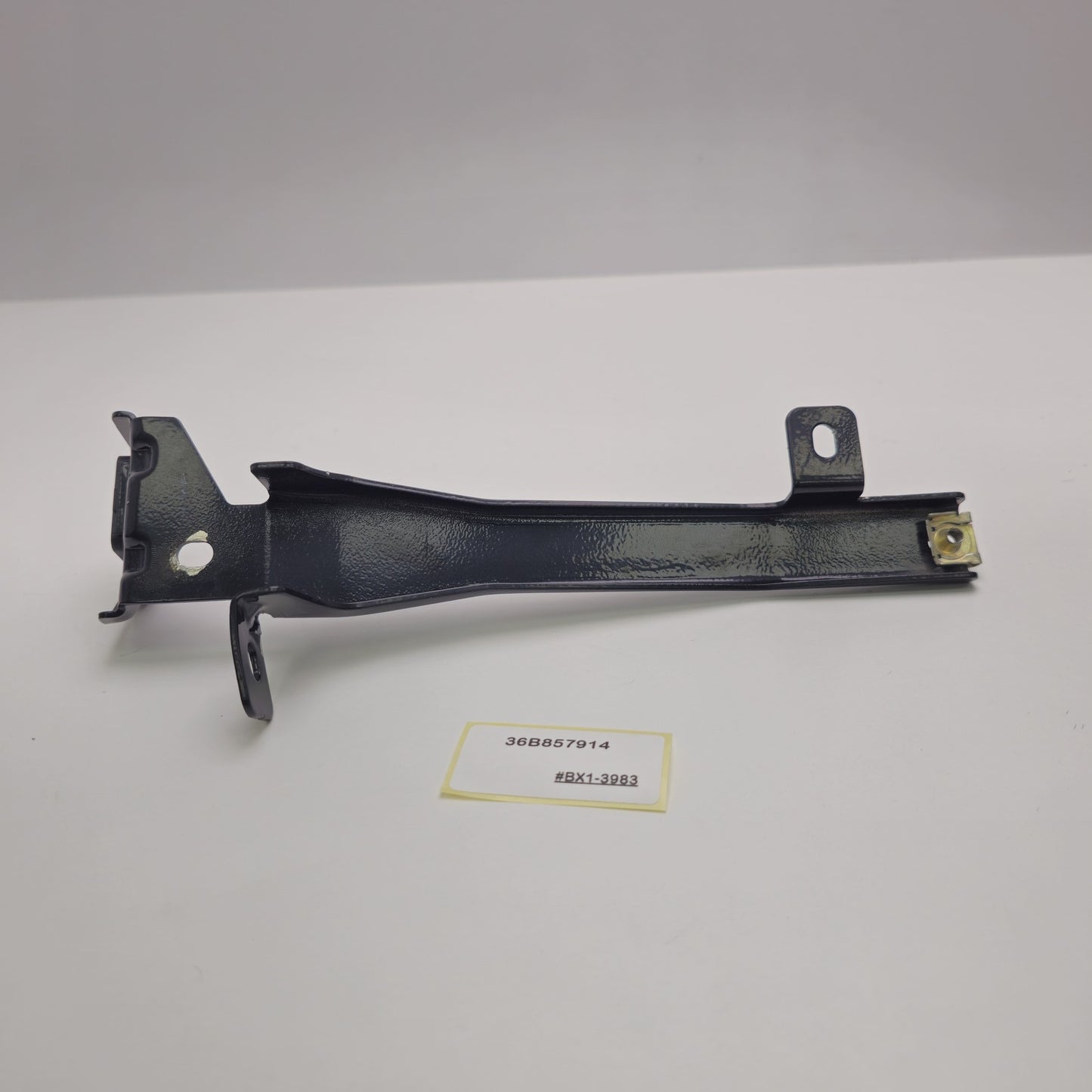 2016-2020 Bentley Bentayga FRONT RIGHT PASSENGER BRACKET MOUNT 36B857914