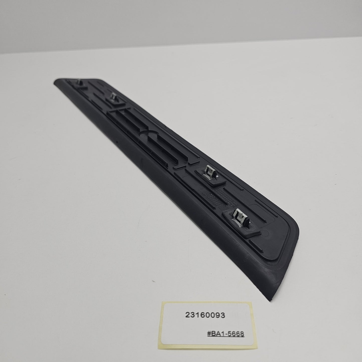 2014-2019 Cadillac CTS Front Side Door Sill Trim Plate 23160093