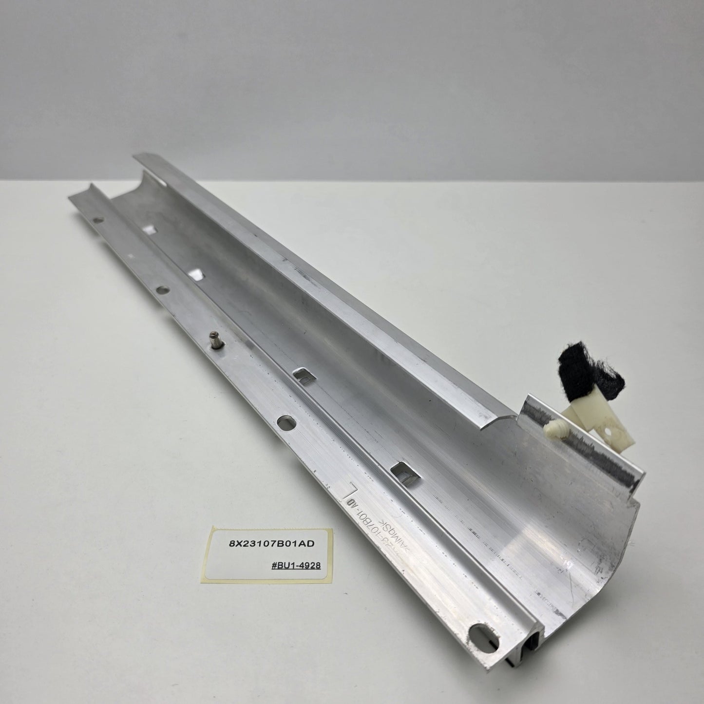 2012-2017 Jaguar XF X250 FRONT LEFT TREAD PLATE BRACKET 8X23107B01AD