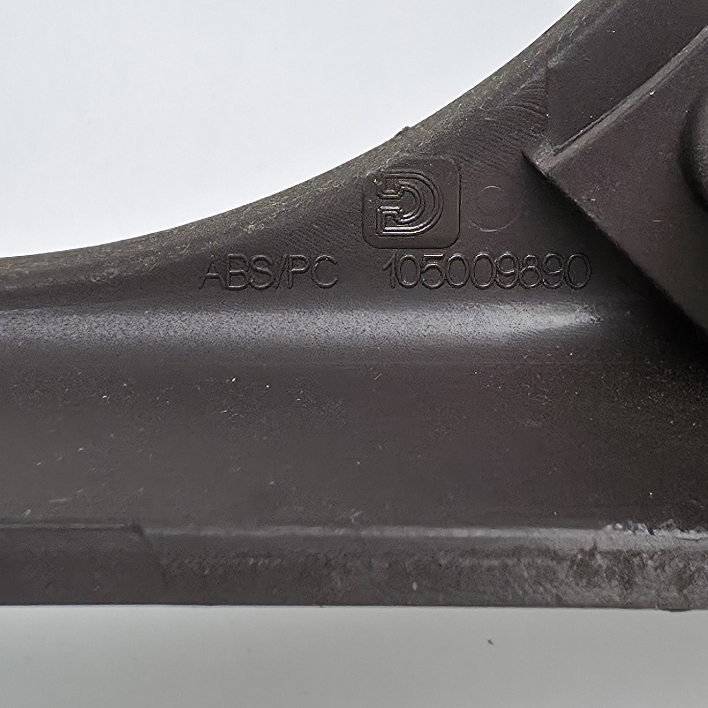 2010-2019 Jaguar XJL CENTER CONSOLE REAR AIR VENT BEZEL TRIM 045B72A02