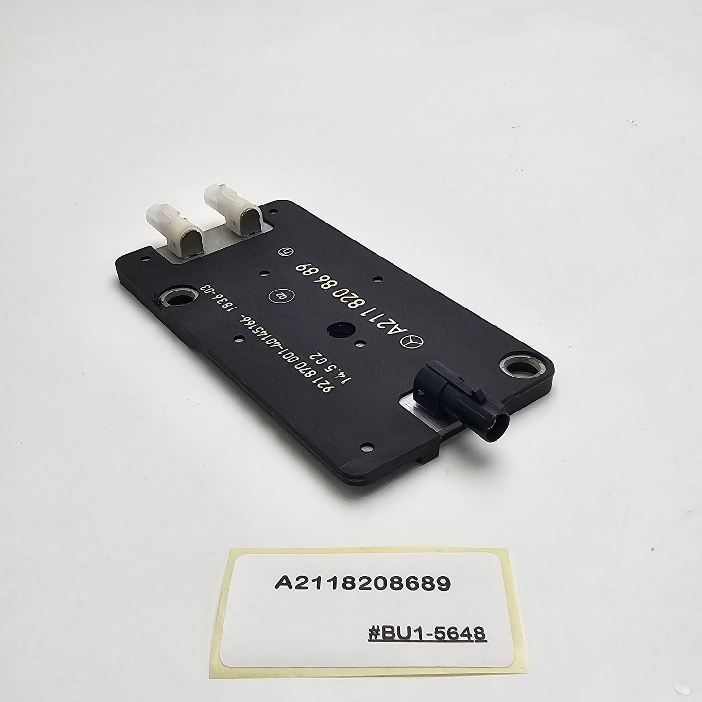 2005-2009 Mercedes SLK280 Antenna Amplifier Splitter A2118208689