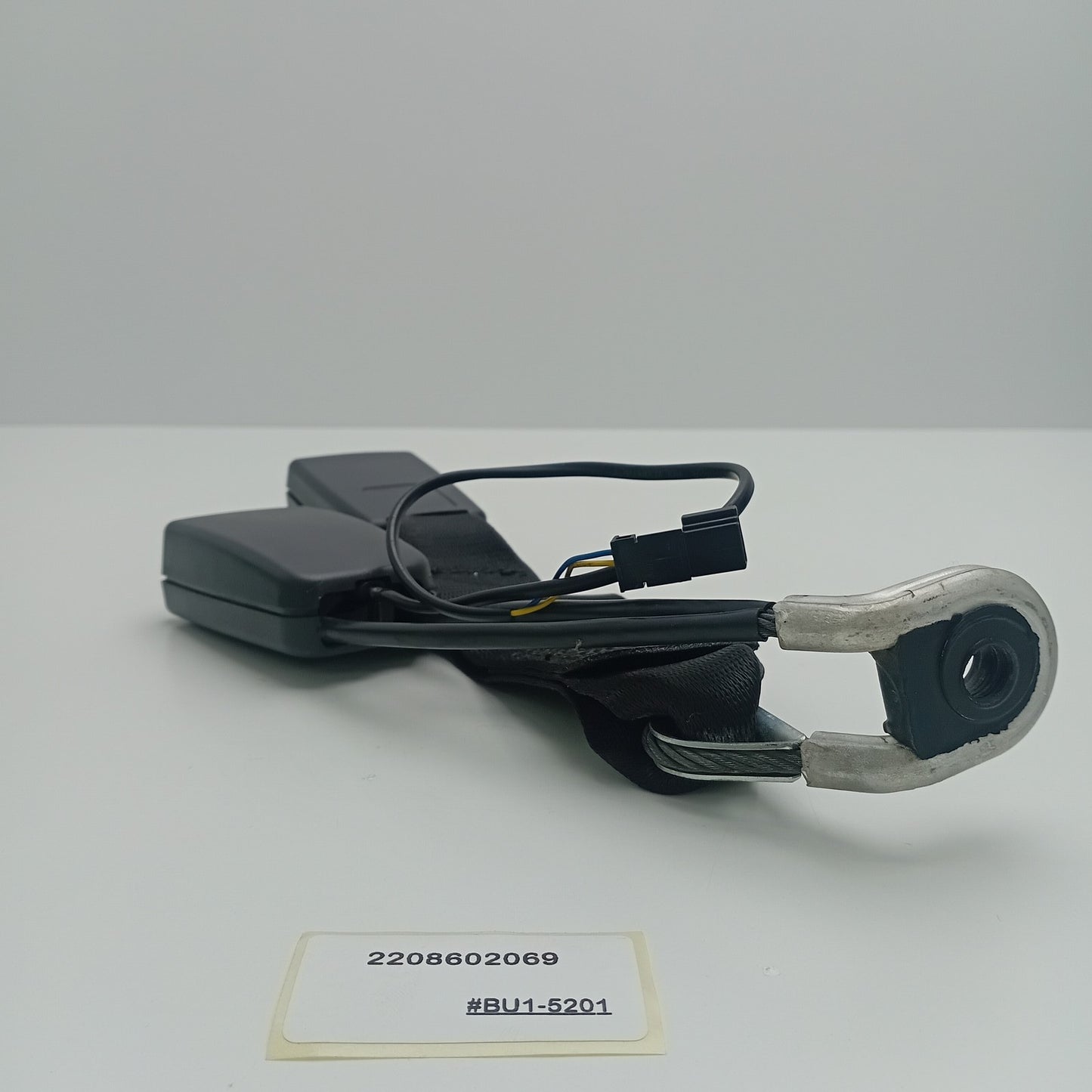 2000-2006 Mercedes-Benz S430 Rear Right & Center Seat Belt Buckle 2208602069