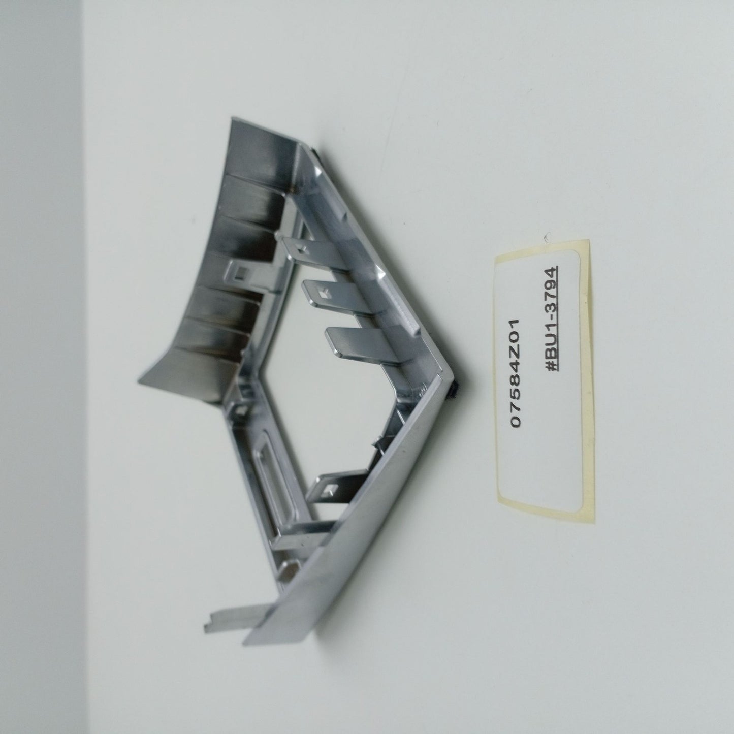 2005-2013 Land Rover Range Rover Sport Vent Trim 07584Z01