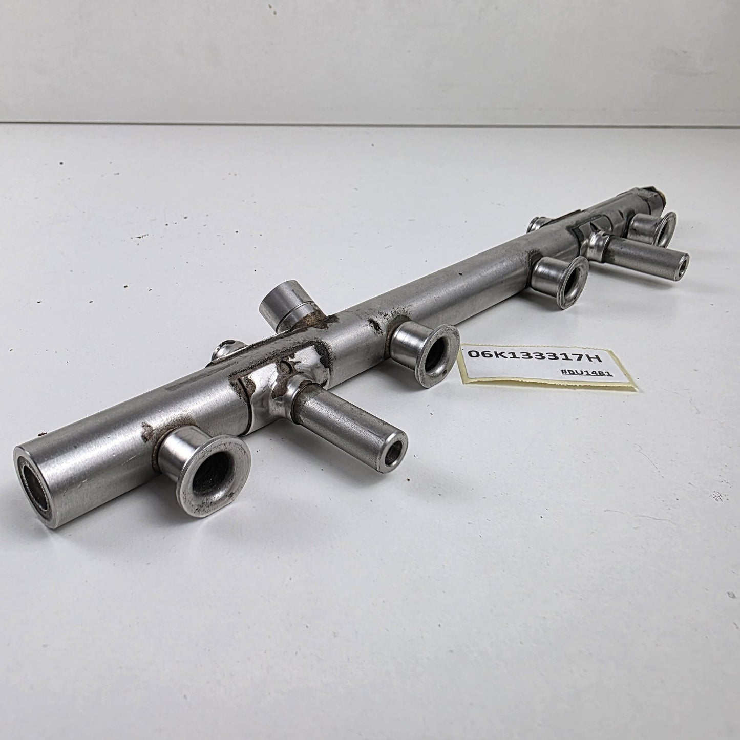 2014-2020 Volkswagen Atlas Fuel Distributor Rail 06K133317H