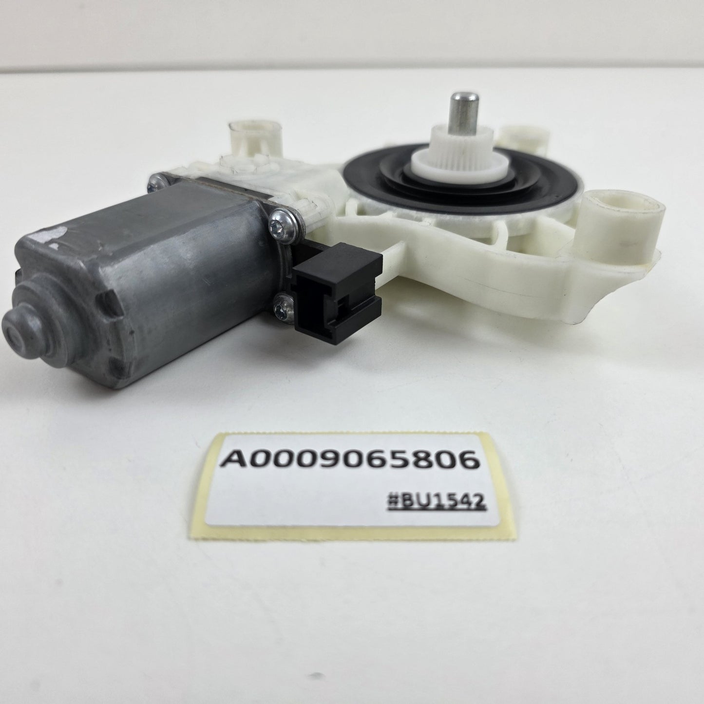 2019-2020 Mercedes A-Class Front Left Door Window Regulator Motor A0009065806