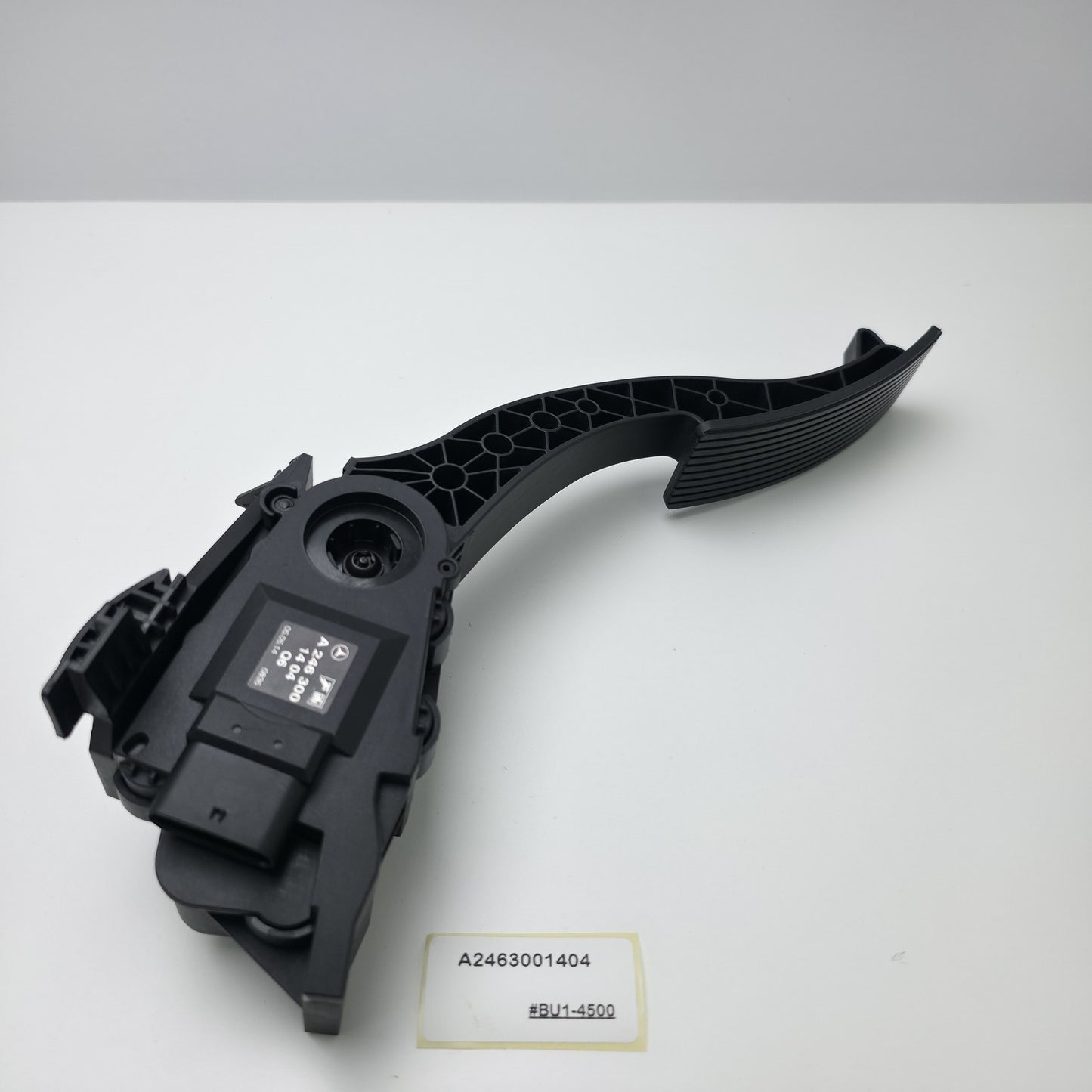 2015-2020 MERCEDES GLA250 ACCELERATOR PEDAL MODULE A2463001404