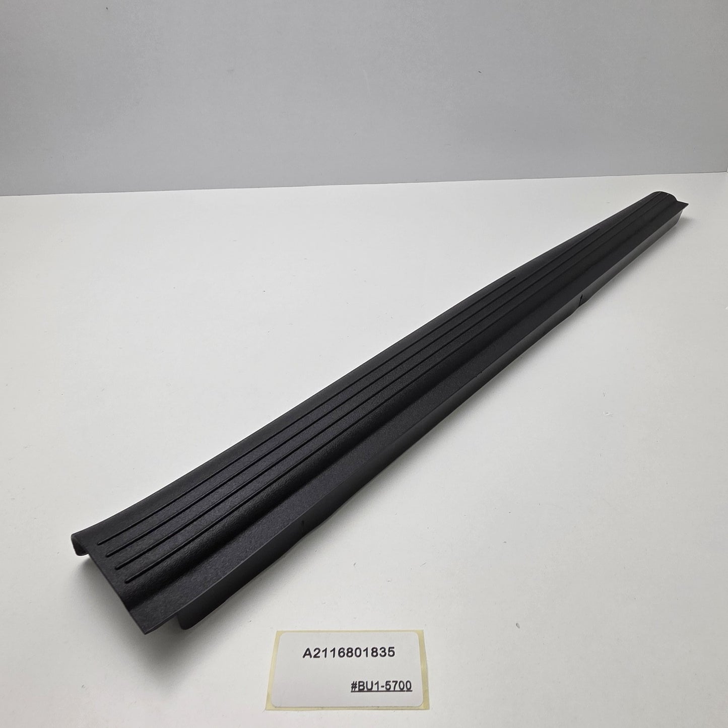 2002-2009 Mercedes-Benz E-Class Front Right Door Sill Entry Trim A2116801835