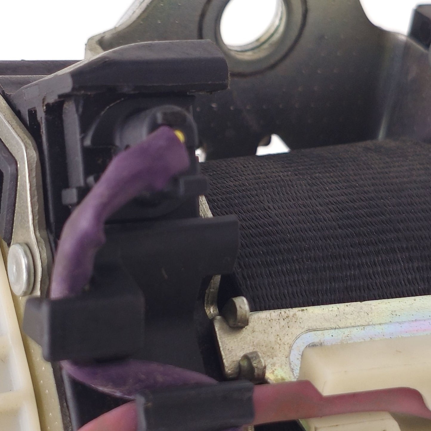 2011-2018 Audi A8 FRONT RIGHT SEATBELT 4H0857706D