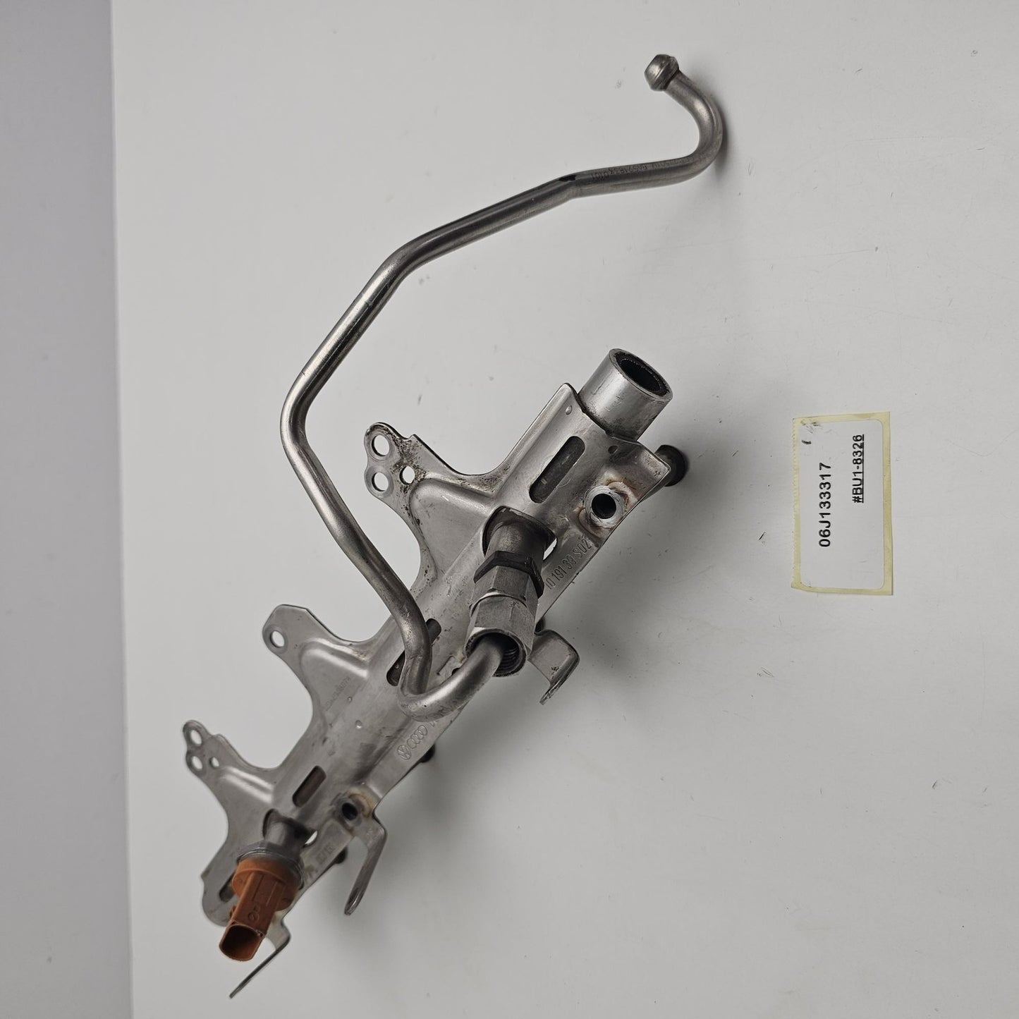 2008-2018 Audi Q5 Fuel Rail 06J133317