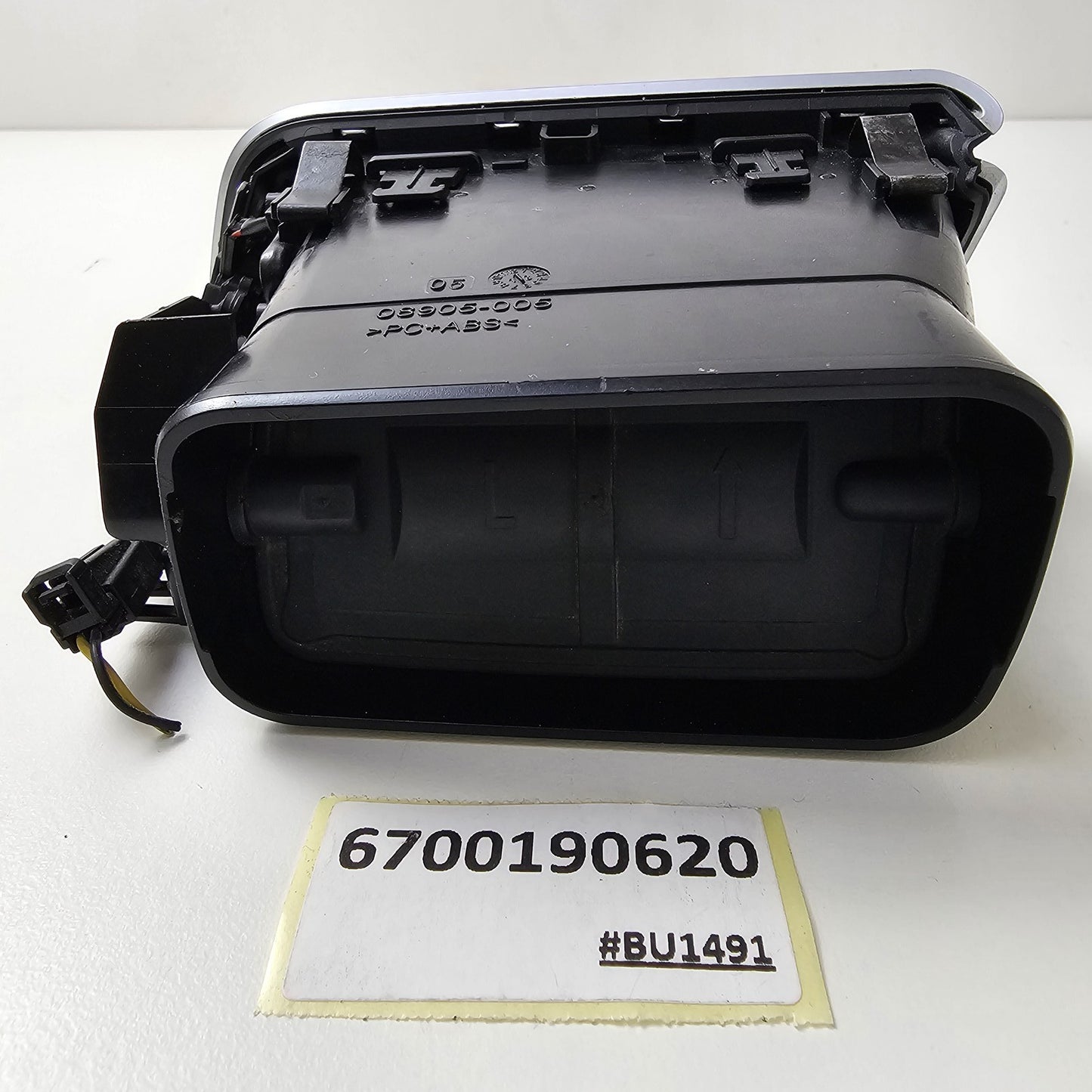 2013-2024 Maserati Ghibli Left Front Outer Air Vent 6700190620