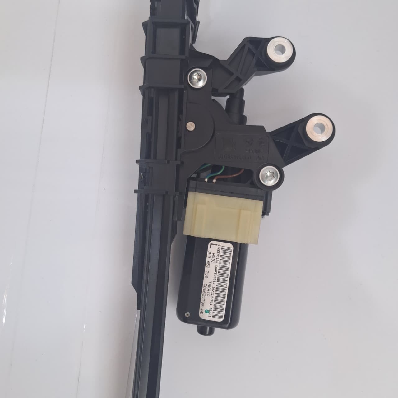 11-12 BENTLEY CONTINENTAL GT Seatbelt Extend Guide LHS 8F0857759