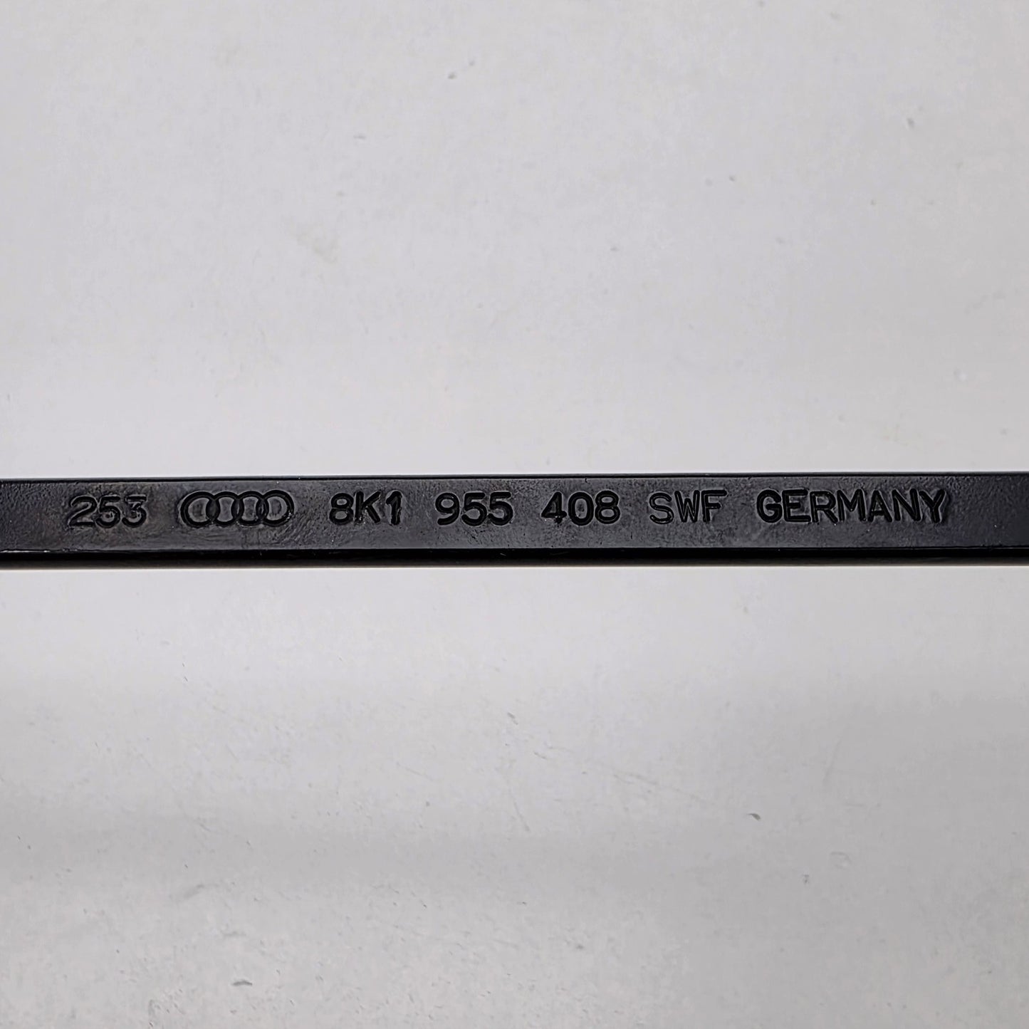 2009-2016 Audi S5 RIGHT WINDSHIELD WIPER ARM 8K1955408