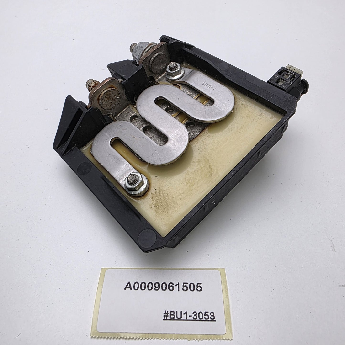 2016-2019 Mercedes-Benz AMG GT BATTERY CURRENT LIMITER A0009061505