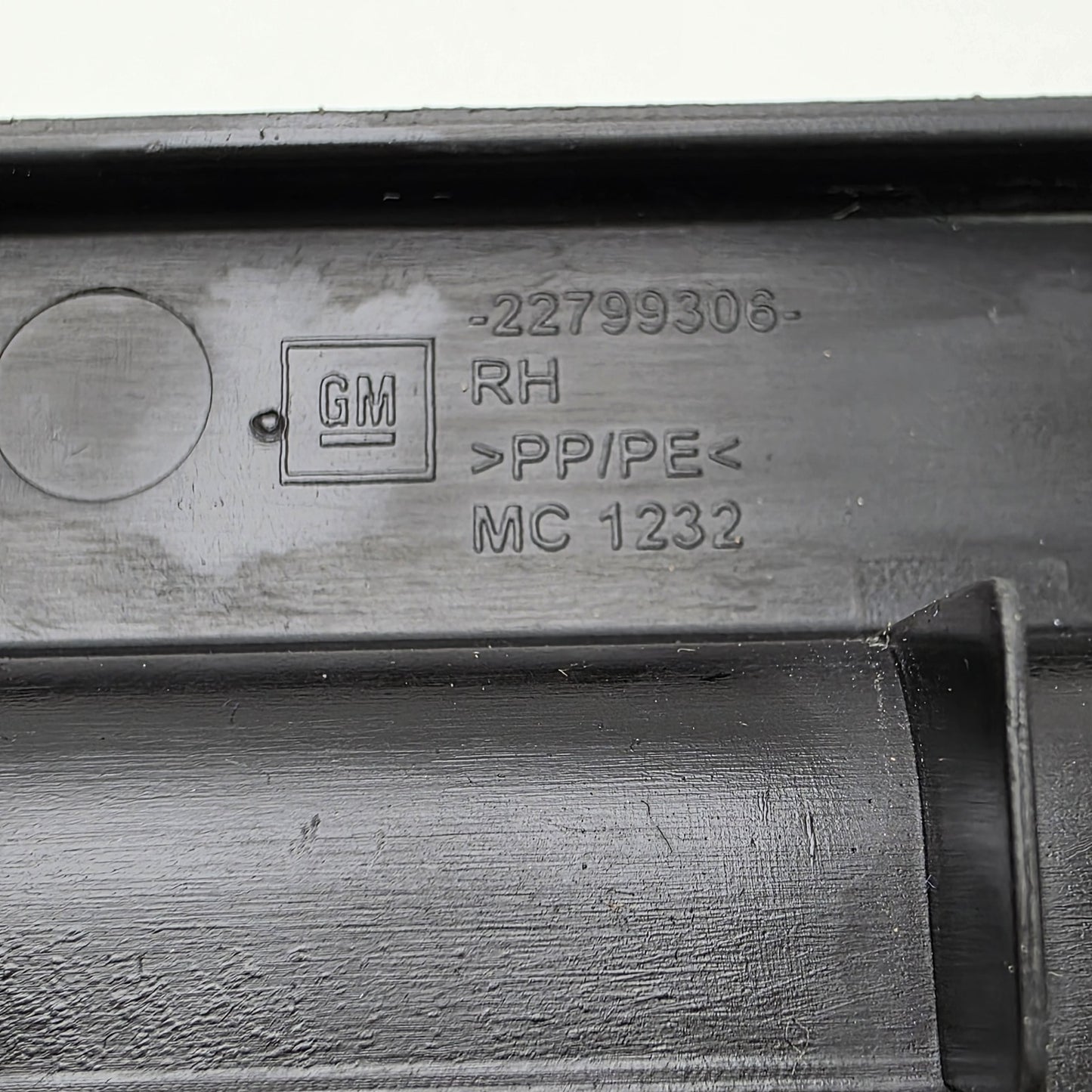 2014-2019 Cadillac CTS Front Right Lower A-Pillar 22799306