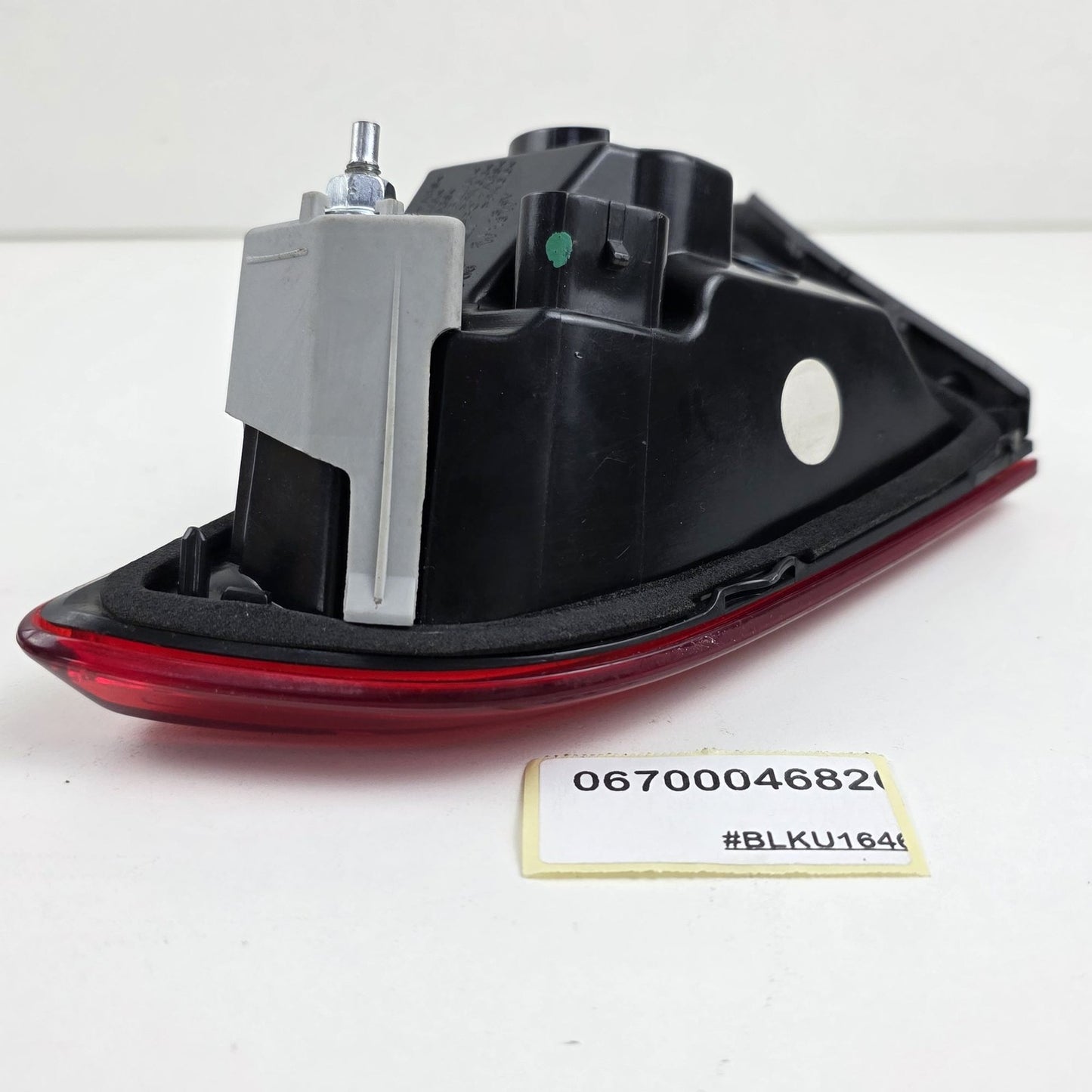 2014-2018 Maserati Ghibli REAR LEFT INNER TAILLIGHT 06700046820
