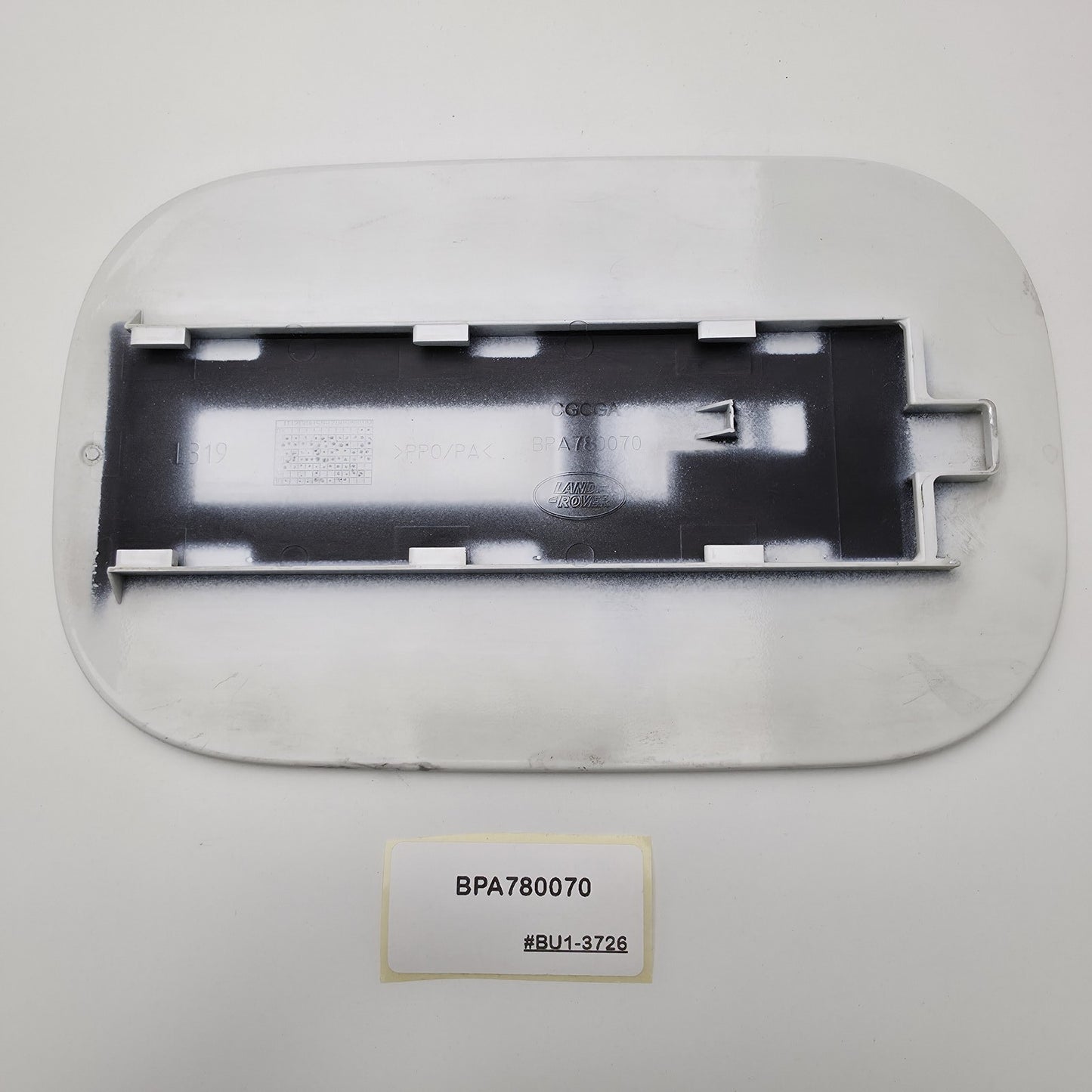 2005-2013 Land Rover LR3 FUEL TANK FILLER DOOR BPA780070