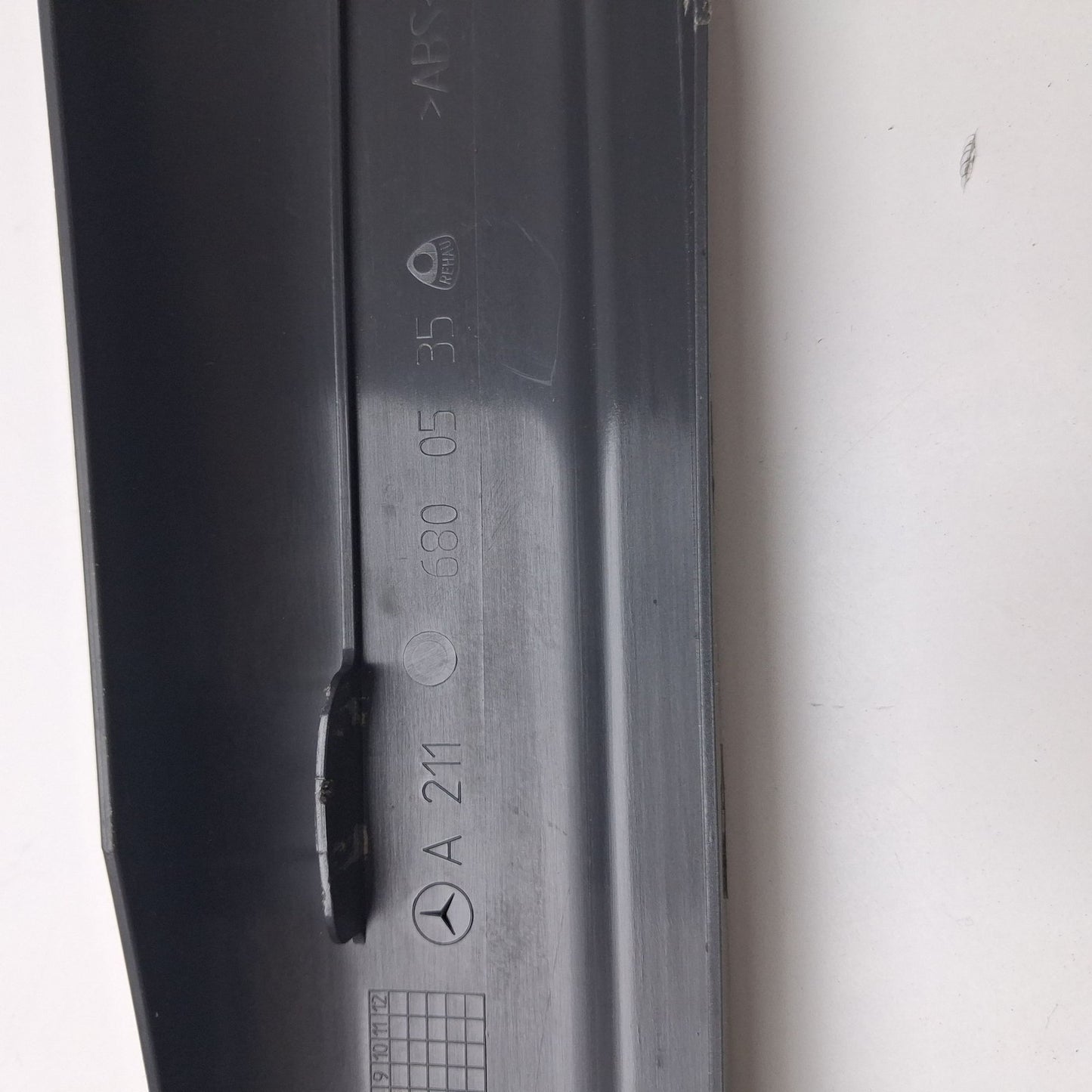 2003-2009 Mercedes-Benz W211 Door Sill Trim Cover A2116800535