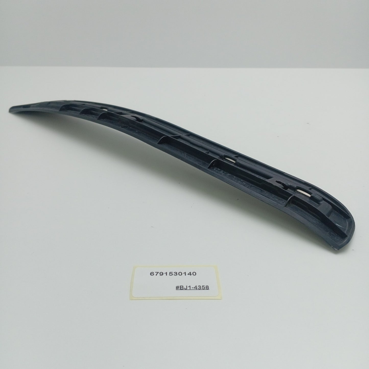 1997-2005 Toyota Aristo REAR DOOR SCUFF PLATE OUTSIDE RH 6791530140