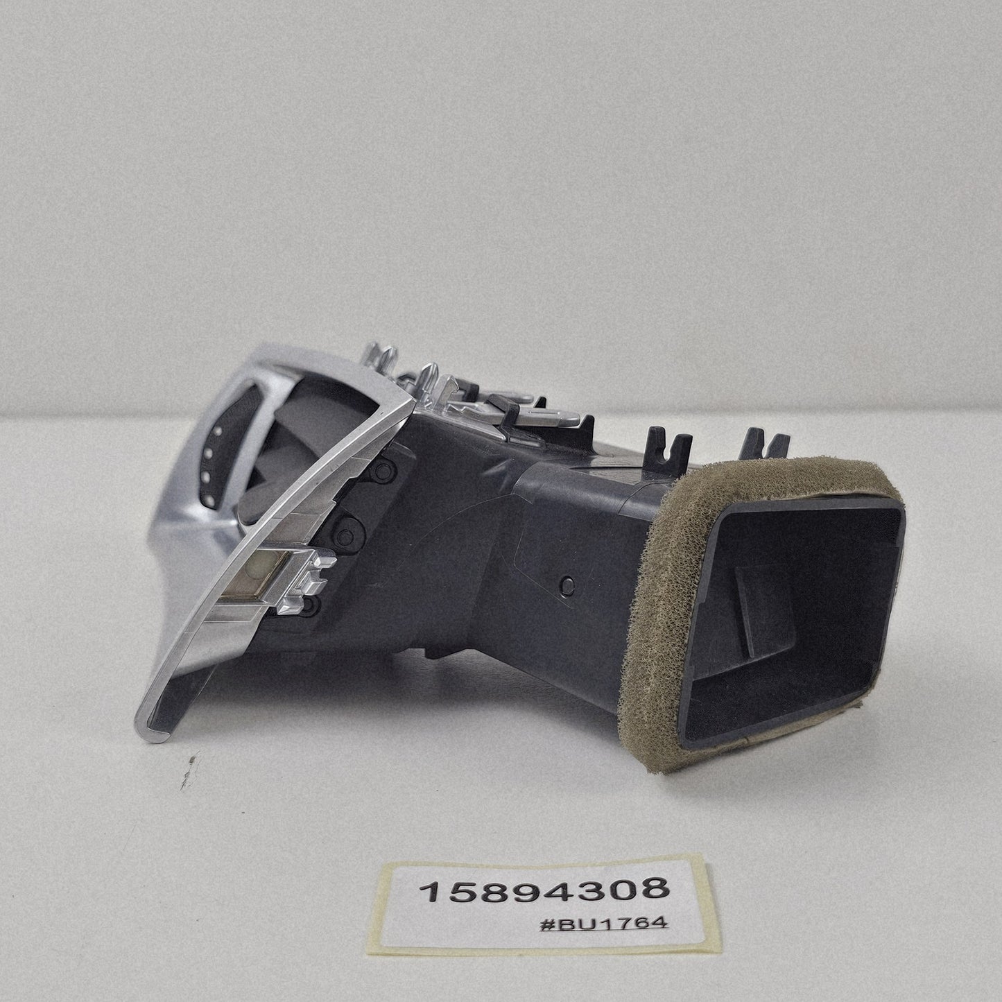 2010-2016 Cadillac SRX Front Dashboard Air Vent Trim 15894308
