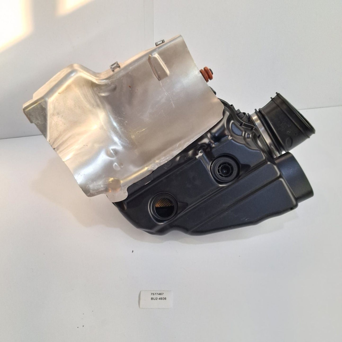 2012-2017 BMW F03 Left Engine Air Cleaner Filter Box 7577467