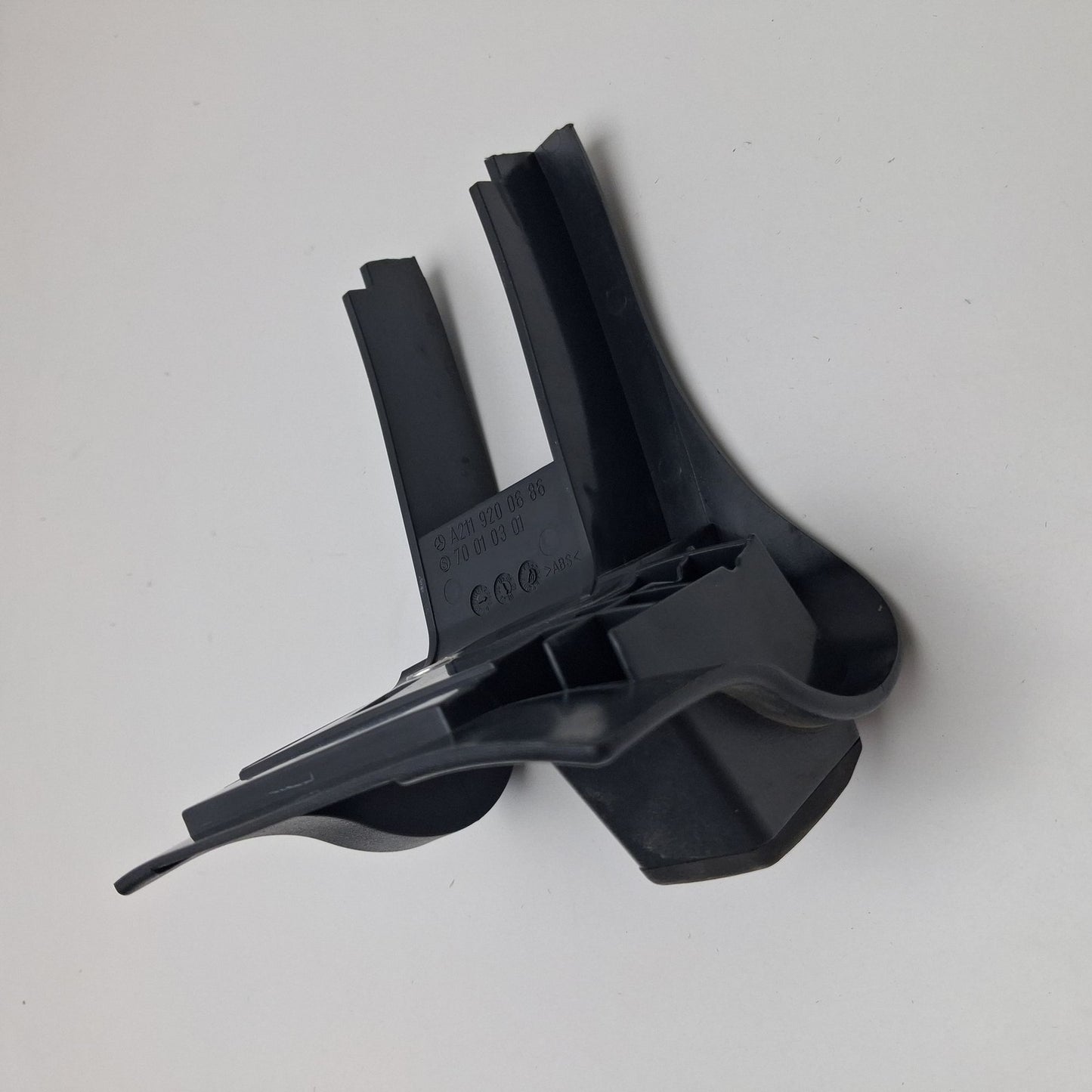 2003-2005 Mercedes-Benz E Rear Seat Rail Trim Cover A2119200686