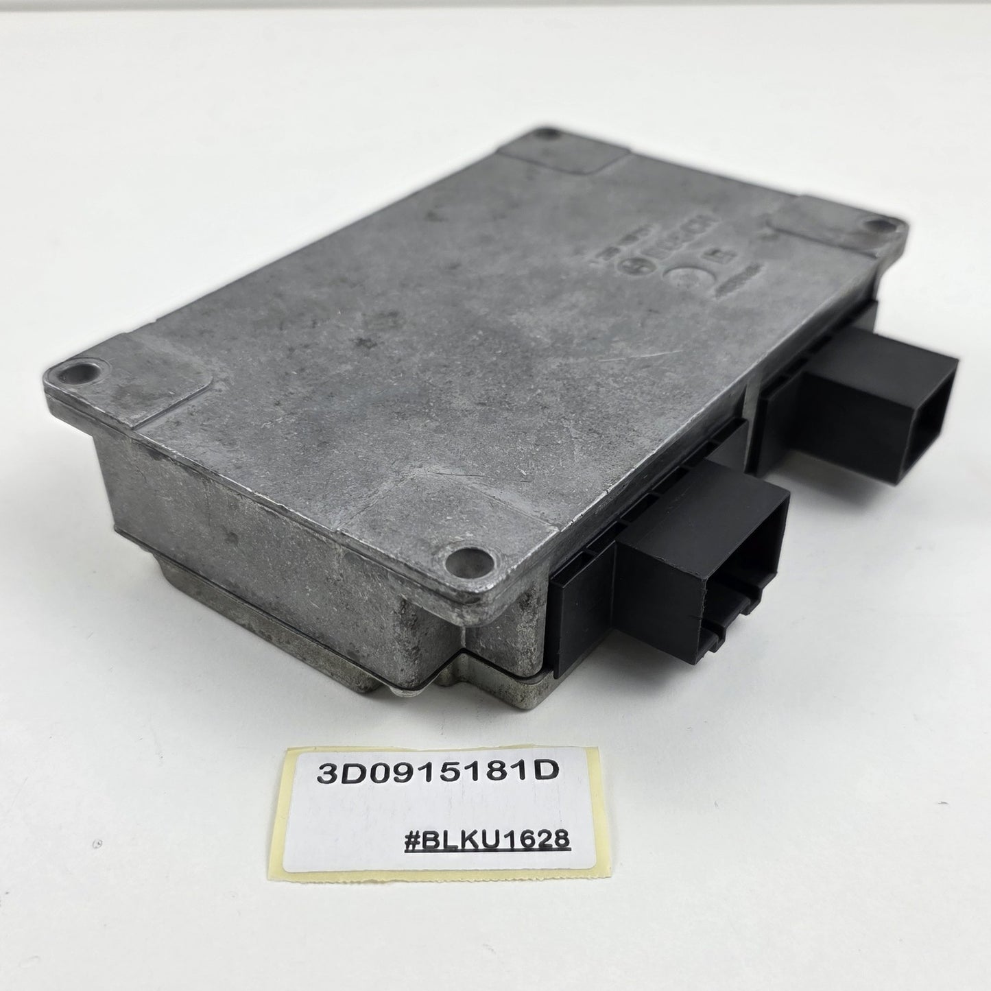 2004-2006 Volkswagen Phaeton Battery Monitoring Control Module 3D0915181D