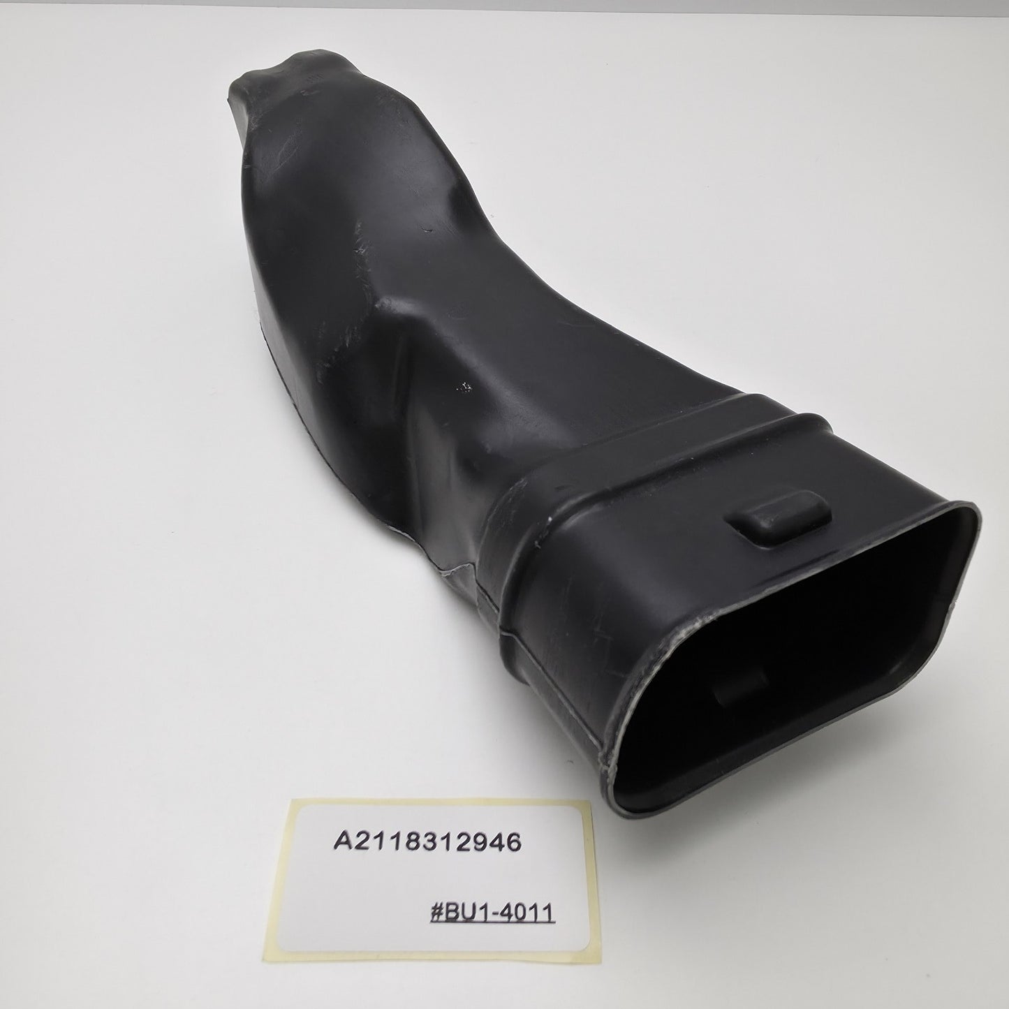 2003-2009 Mercedes-Benz S211 Air duct to center c A2118312946