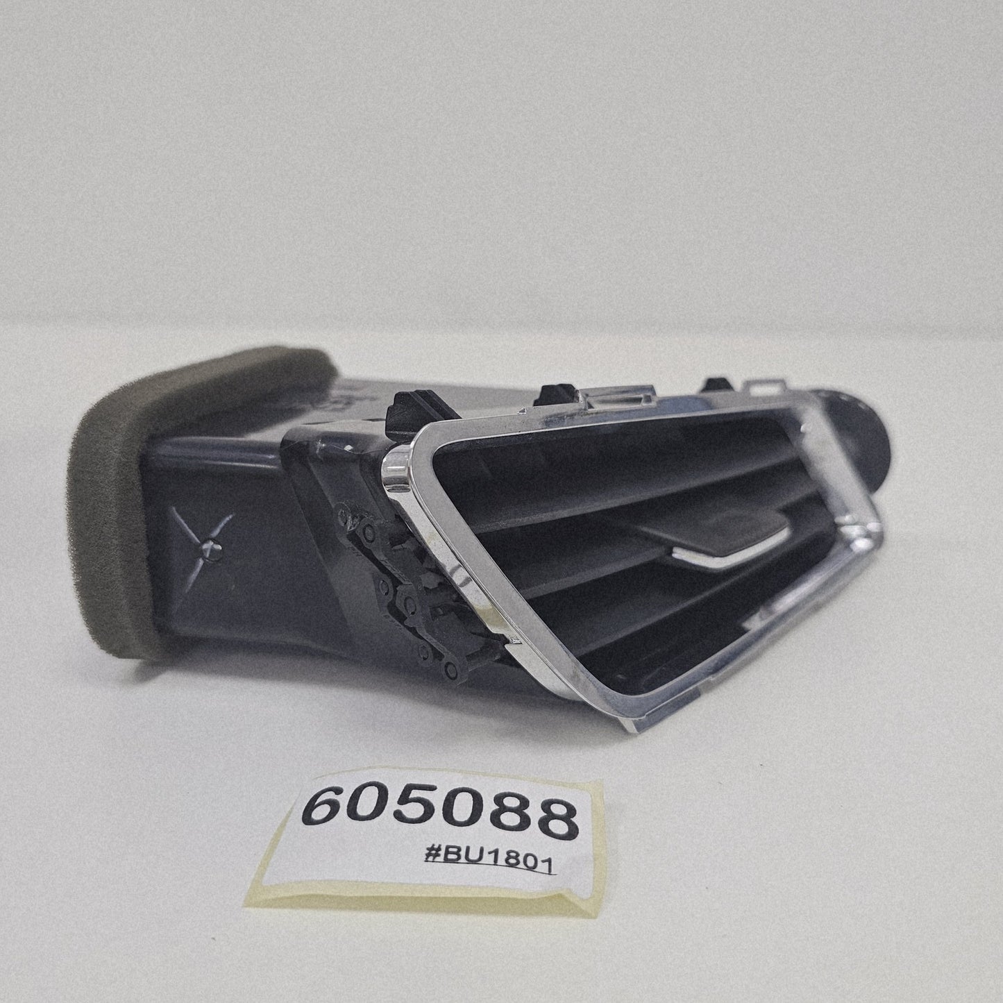 2008-2014 Cadillac CTS-V Right Side Air Vent Assembly 605088