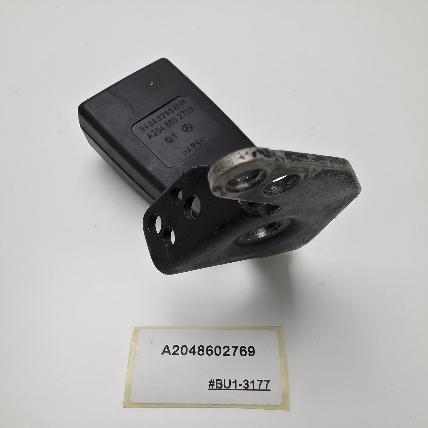 2007-2013 Mercedes-Benz C-CLASS REAR LEFT SEAT BELT BUCKLE A2048602769