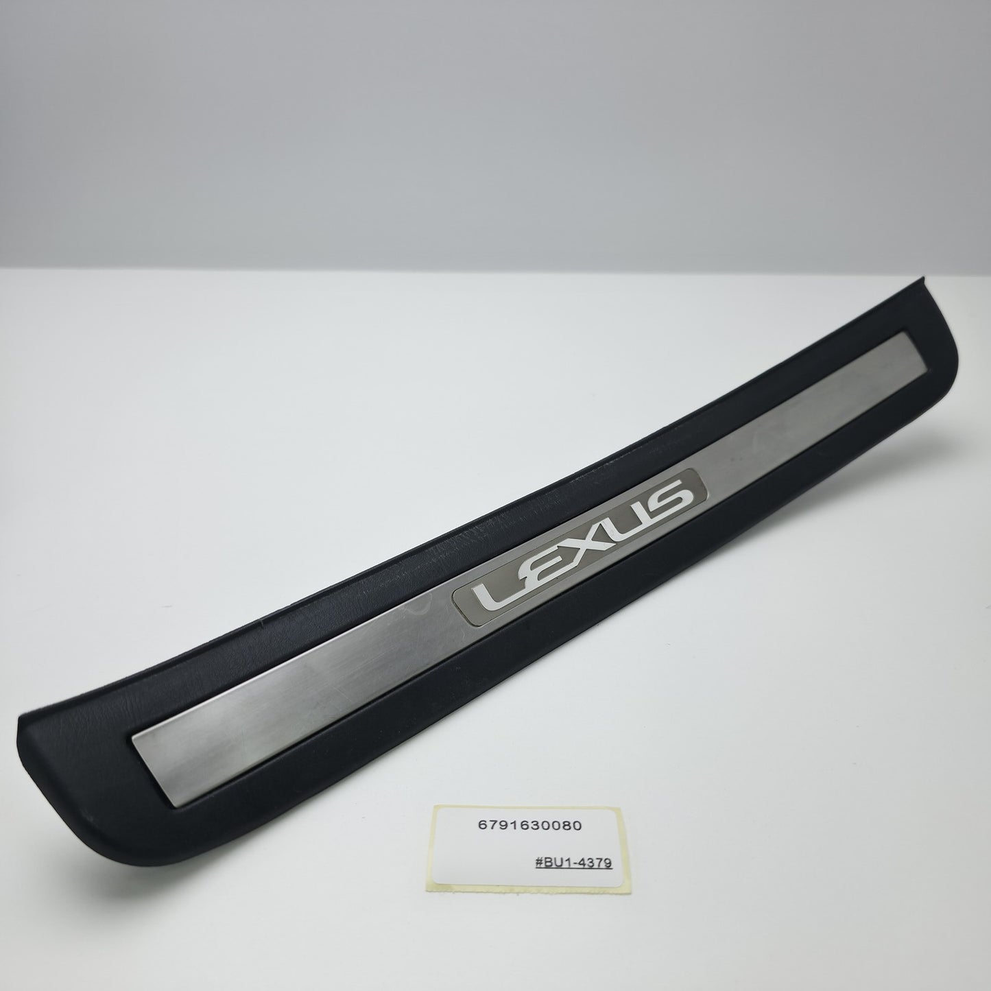 1998-2005 Lexus GS300 REAR DOOR SCUFF PLATE OUTSIDE LH 6791630080