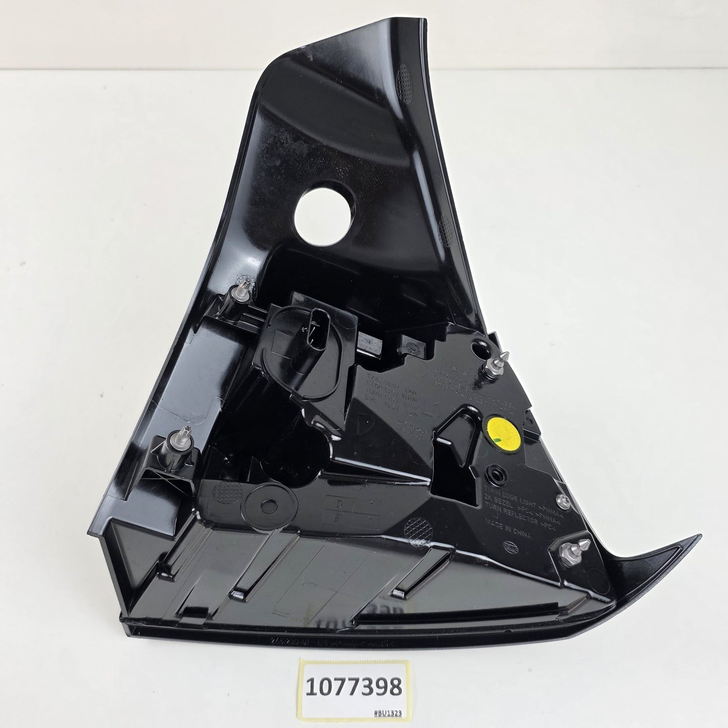 2017-2022 Tesla Model 3 Rear Tail Light Assembly Right/Passenger Side 1077398