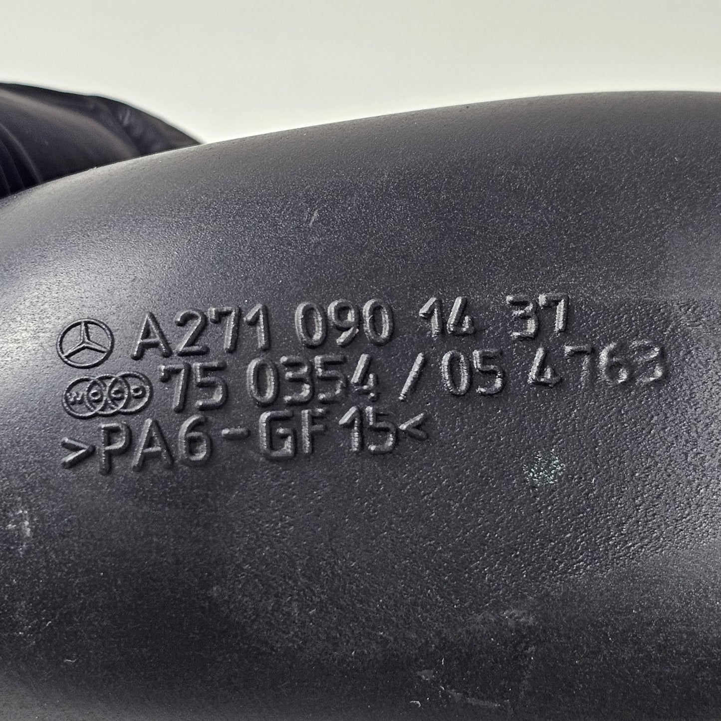 2004 Mercedes-Benz SLK W171 INTAKE AIR HOSE PIPE A2710901437