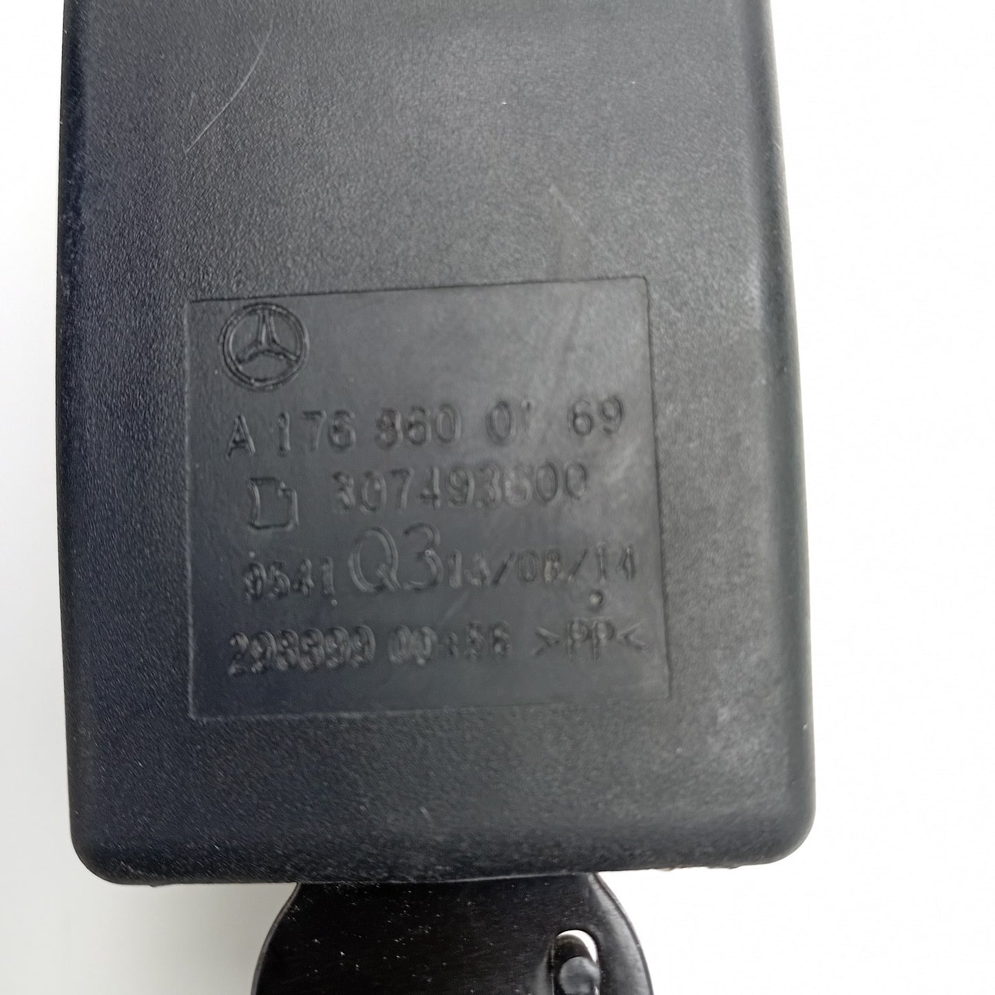 2014-2020 Mercedes-Benz GLA250 Rear Seat Belt Latch Buckle A1768600169