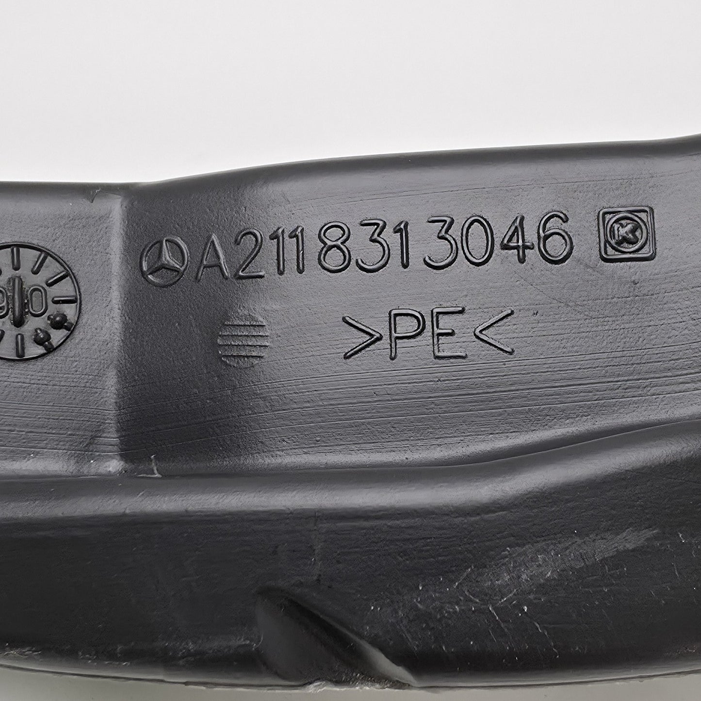 2003-2011 Mercedes-Benz E-Class Air Duct Center Console Deflector RR A2118313046