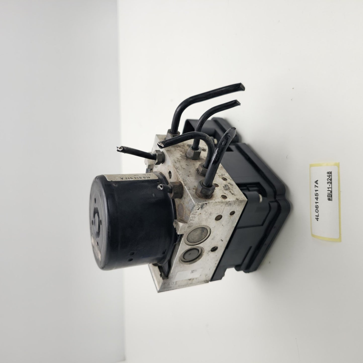 2007-2008 Audi Q7 Anti Lock ABS Brake Pump Assembly 4L0614517A