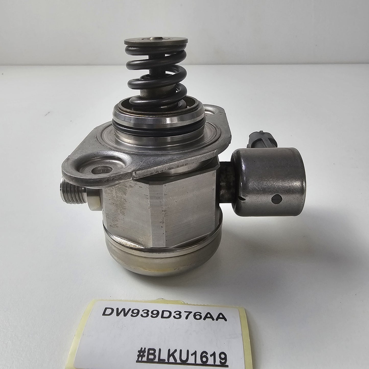 2013-2018 Land Rover 5.0T High Pressure Fuel Pump DW939D376AA