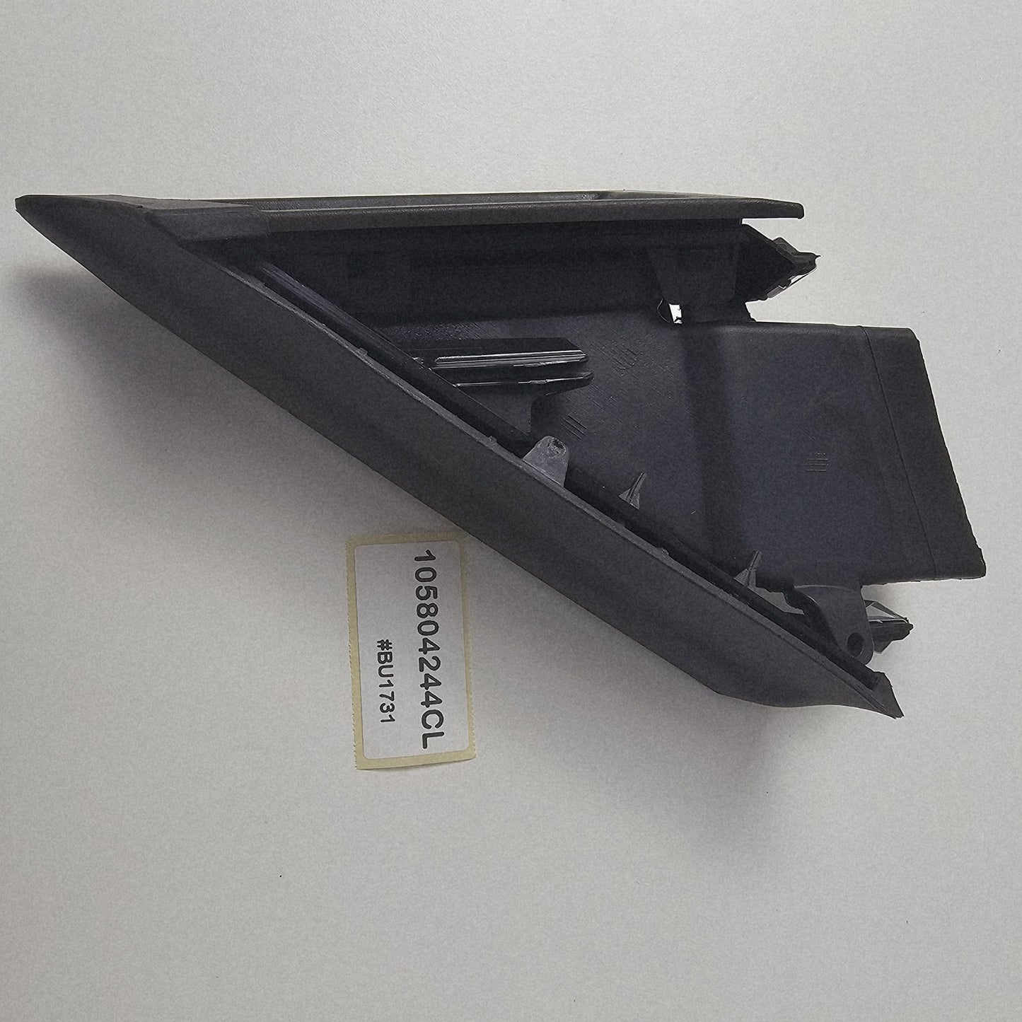 2013-2019 Maserati Quattroporte Door Corner Vent Cover Trim 105804244CL