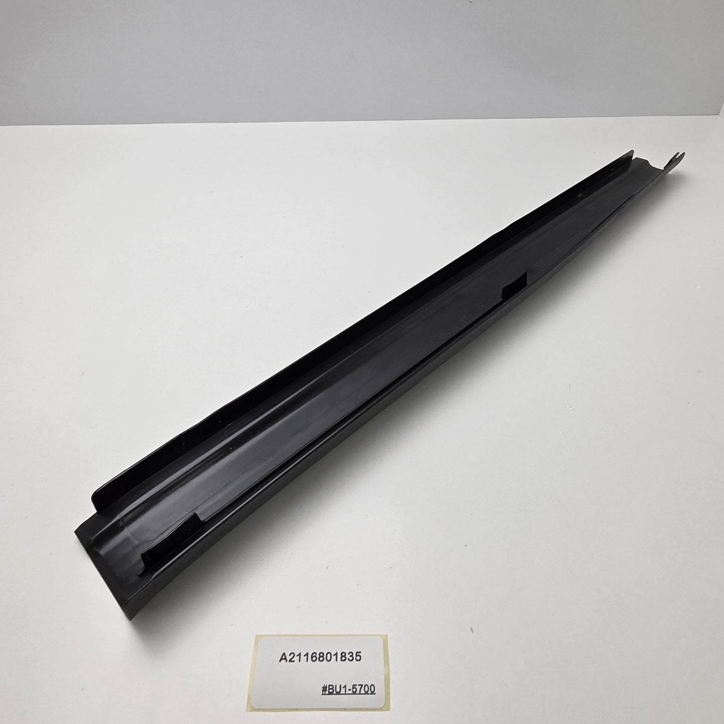 2002-2009 Mercedes-Benz E-Class Front Right Door Sill Entry Trim A2116801835